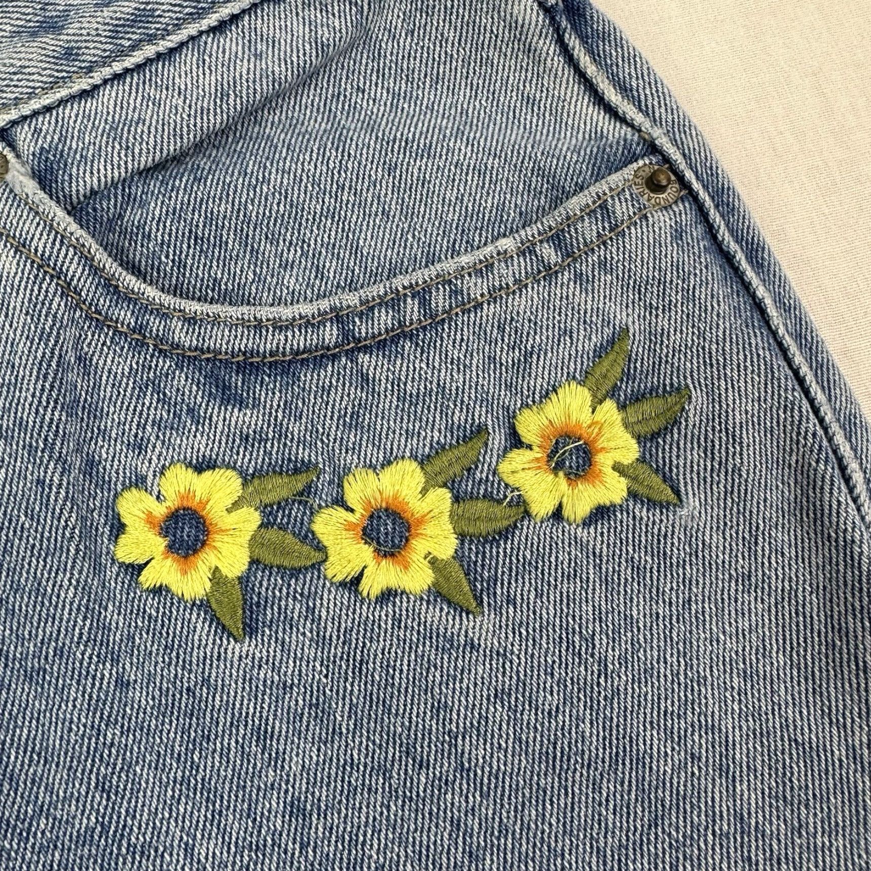 Vintage VINTAGE No Boundaries Jeans Bootcut Womens 5 Blue Floral Embroidered 90s Bohemian Flower Hippie Y2K Girls/Mens? Size 27" / US 4 / IT 40 - 7 Thumbnail