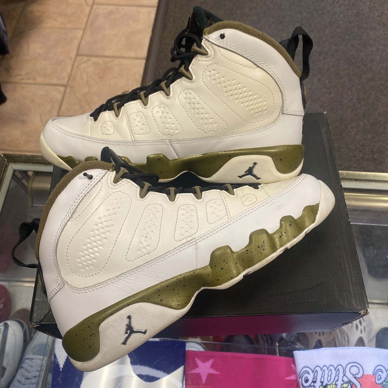Jordan Brand Size 6y (GS) - Jordan 9 Retro Mid Statue 302359-109 Size US 6 / EU 39 - 1 Thumbnail