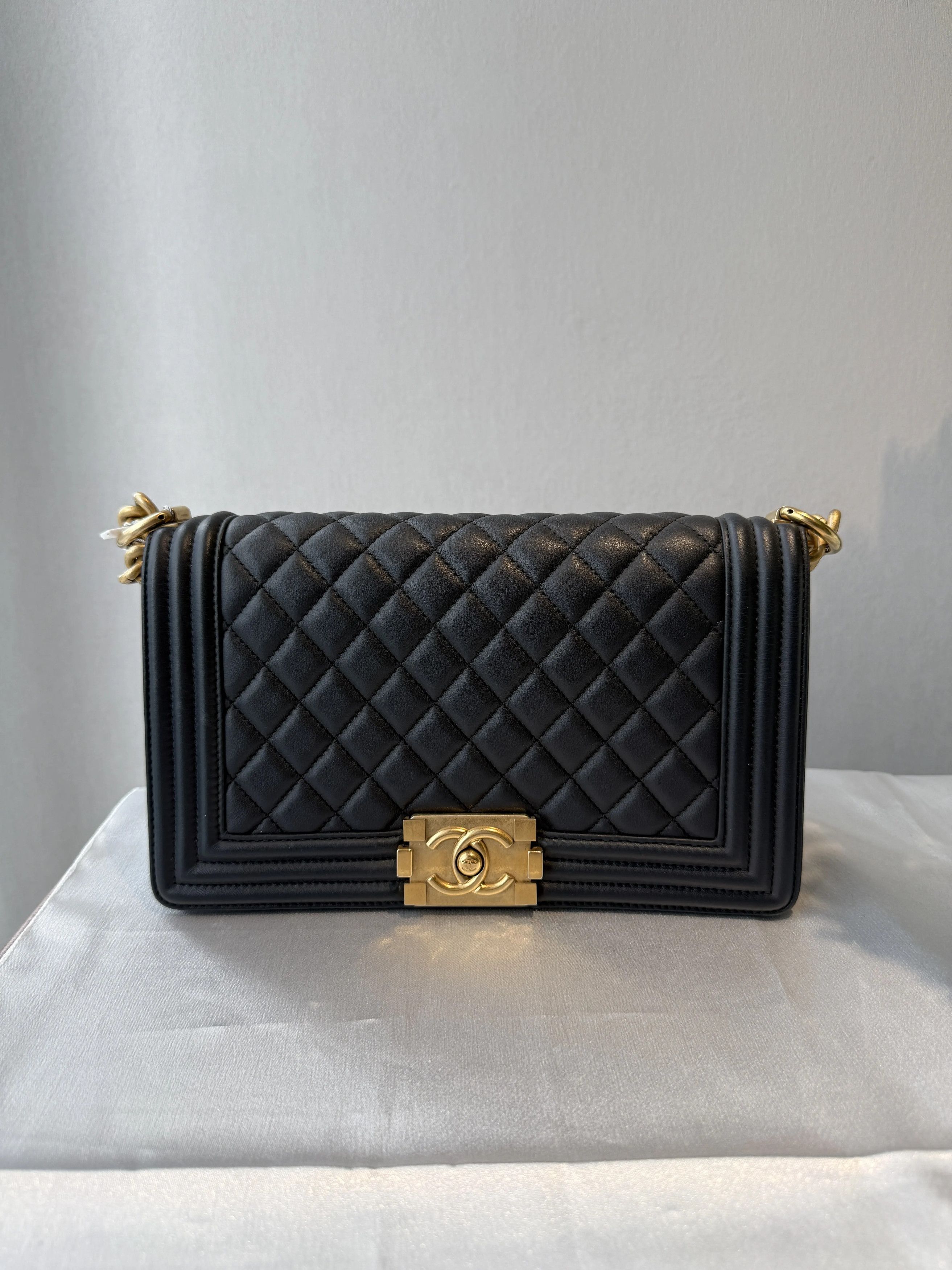 Chanel Pre-loved Bag Very good condition Size ONE SIZE - 1 Thumbnail