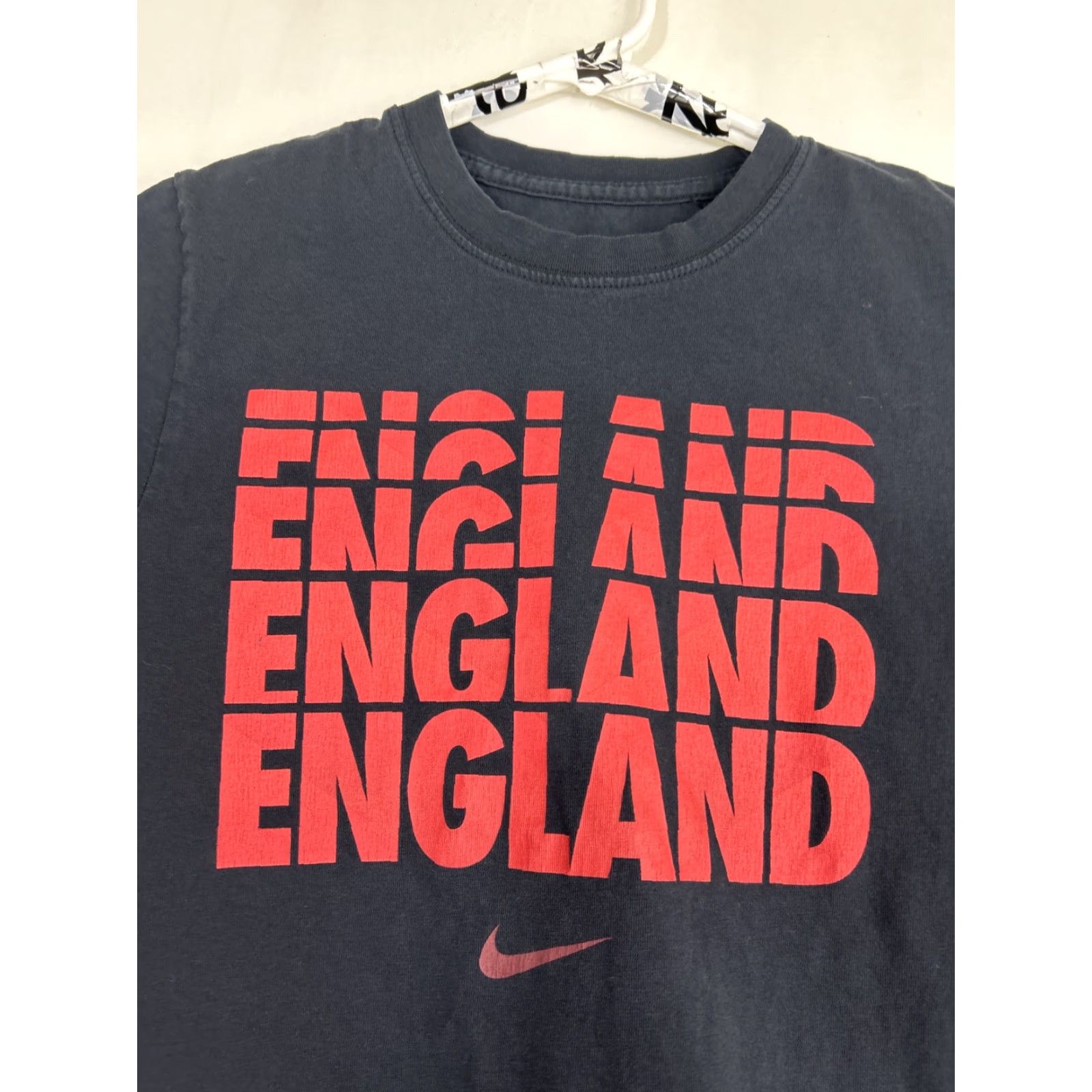Nike NIKE MENS T-Shirt Slim Fit Graphic Crew Neck Black 16” Chest 28” Length XS? Size US S / EU 44-46 / 1 - 2 Thumbnail
