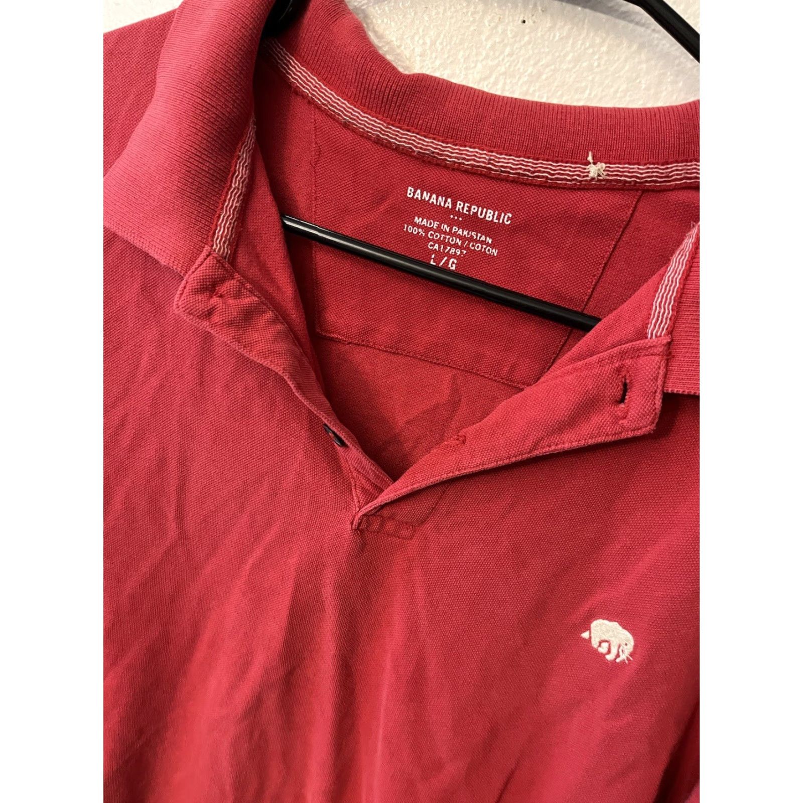 Banana Republic Banana Republic Red Solid Cotton Polo Men Size Large Distressed Size US L / EU 52-54 / 3 - 3 Thumbnail