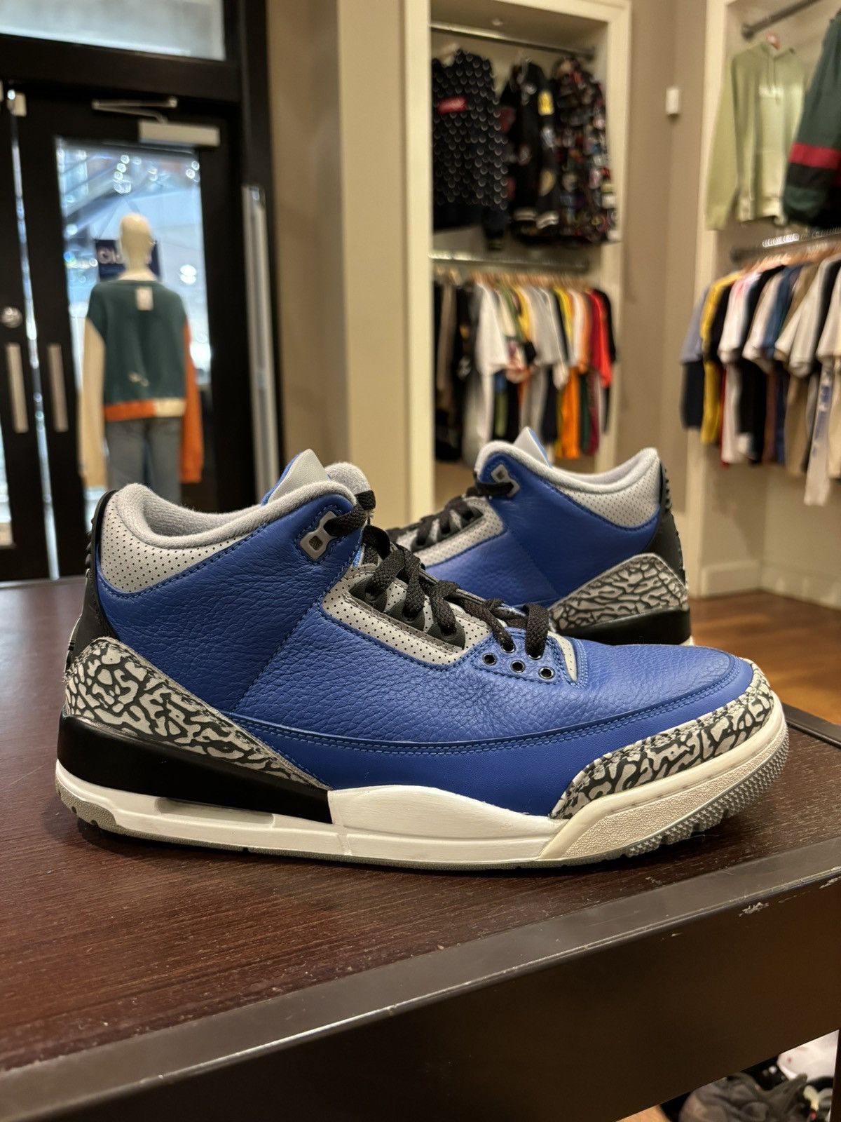 Jordan Brand Jordan 3 Retro Varsity Royal Cement Size US 11 / EU 44 - 2 Thumbnail