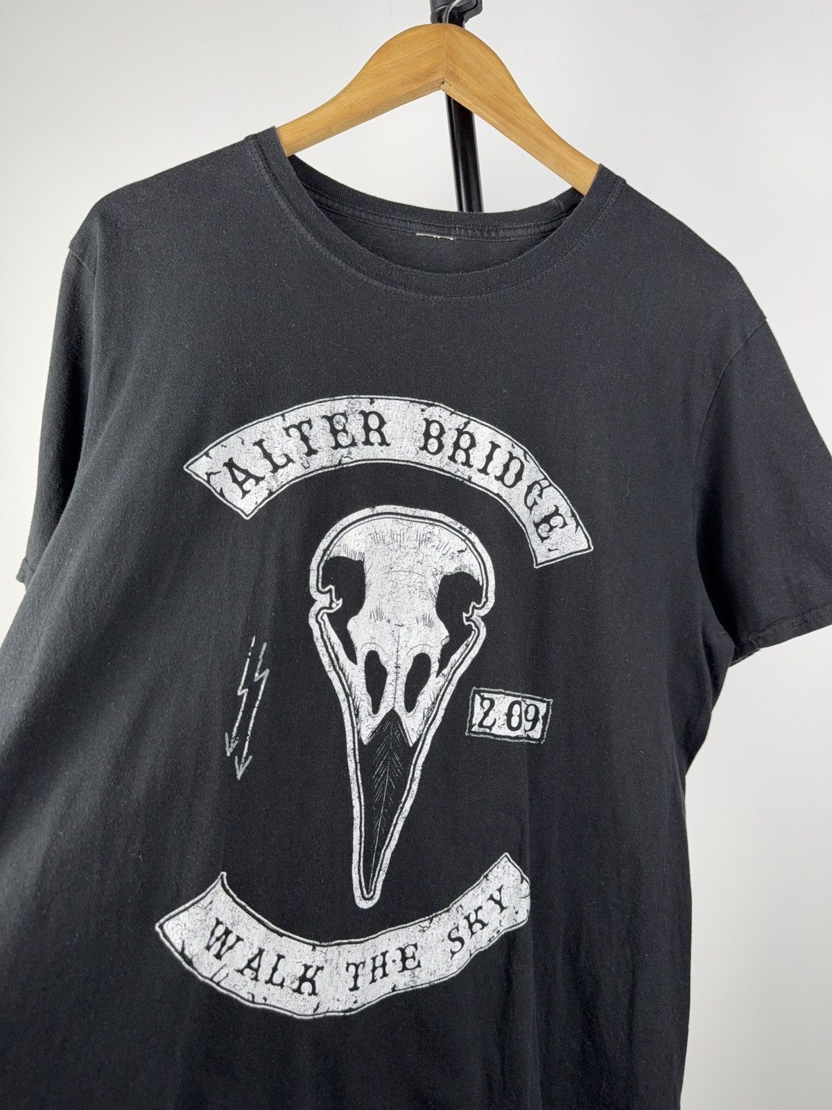 Band Tees 00s Rock Band 2019 Alter Bridge Walk the Sky Logo Tee Shirt Size US L / EU 52-54 / 3 - 4 Thumbnail
