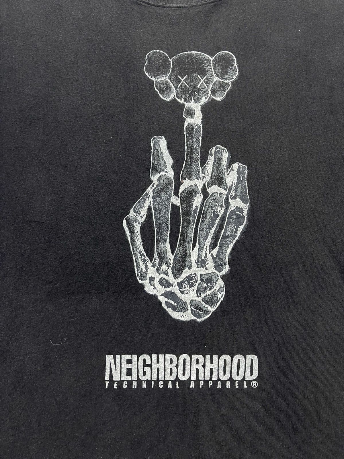Neighborhood VINTAGE NEIGHBORHOOD X KAWS ORIGINAL FAKE TEE VERY RARE Size US M / EU 48-50 / 2 - 3 Thumbnail
