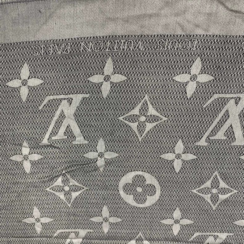 Louis Vuitton Louis Vuitton Grey presbyopic full print scarf Size ONE SIZE - 3 Thumbnail