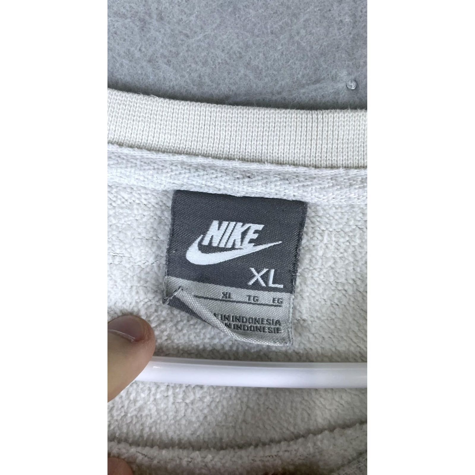 Nike Nike Mens XL White Pullover Sweatshirt Fleece Crewneck Raglan Small Swoosh Logo Size US XL / EU 56 / 4 - 3 Thumbnail