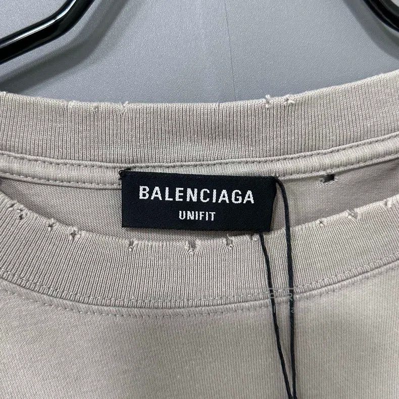 Balenciaga Balenciaga Distressed fuzzy logo short-sleeve Size US S / EU 44-46 / 1 - 6 Thumbnail