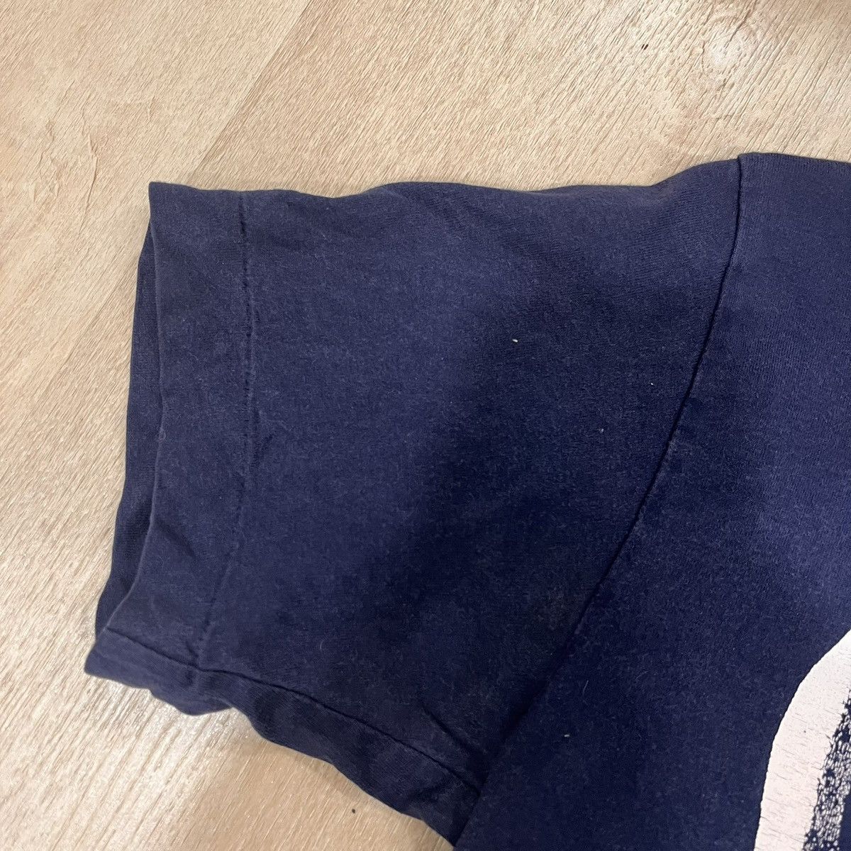Comme des Garcons Single Stitch Sunfaded CDG Play tee Size US S / EU 44-46 / 1 - 2 Thumbnail