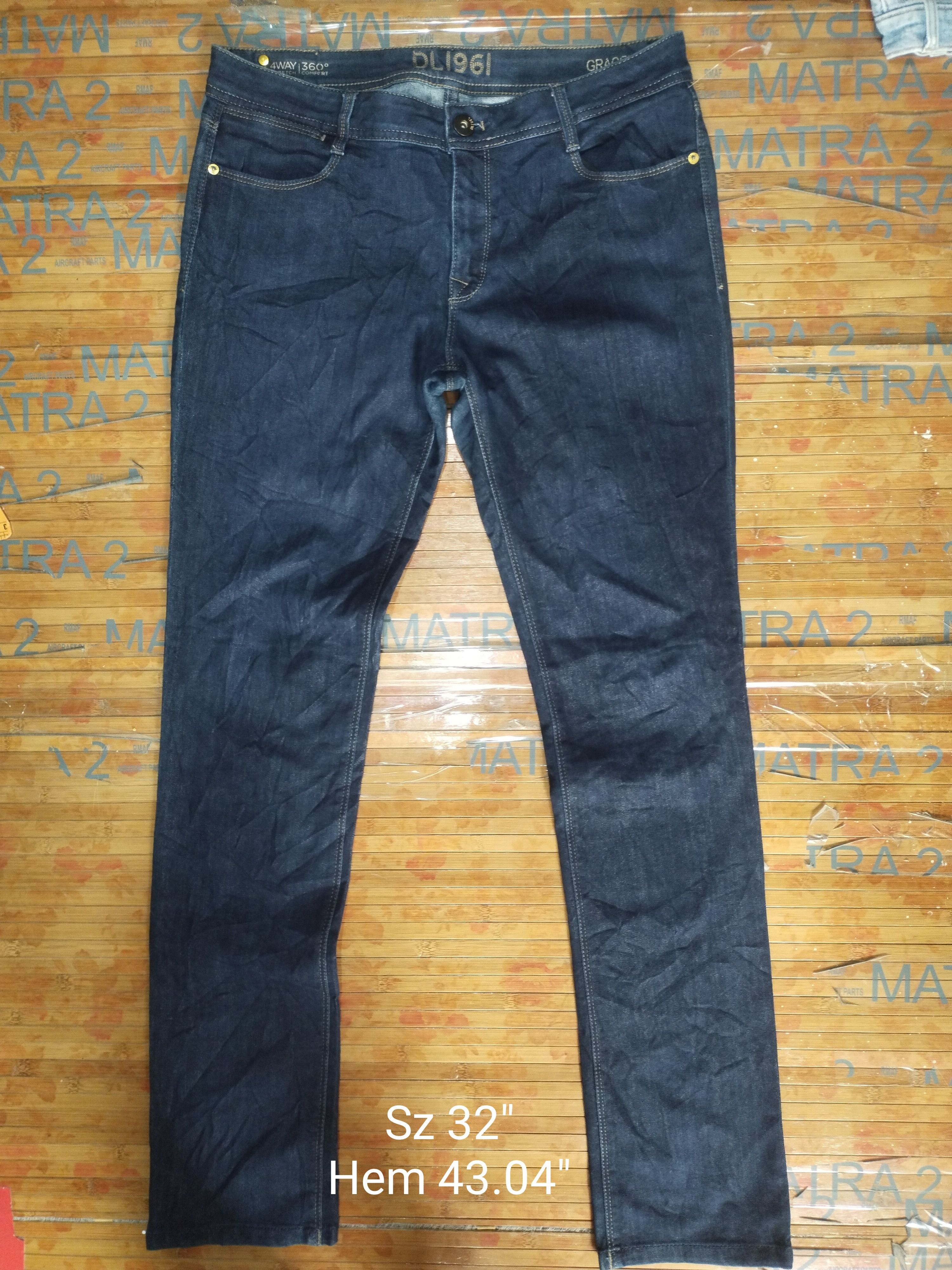 DL1961 Jeans Stretch DL1961 Grace Straight Sz 32" Size 32" / US 10 / IT 46 - 1 Thumbnail
