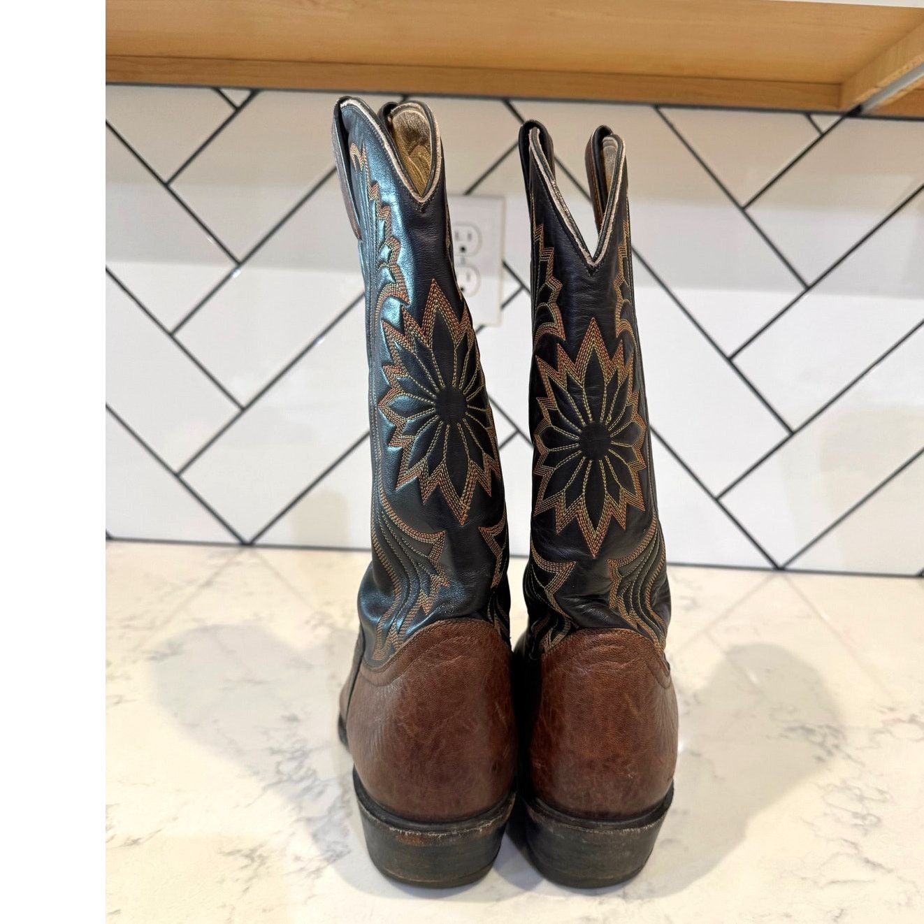 Tony Lama Vintage Tony Lama leather cowboy boots two-toned size 8EE Size US 8 / EU 41 - 4 Thumbnail