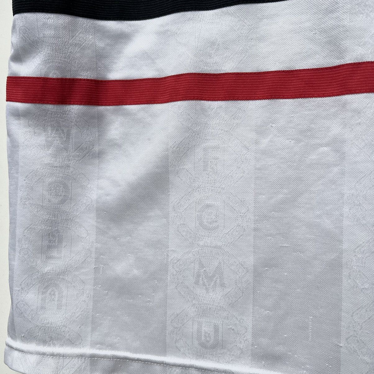 Umbro × Vintage Manchester United 1997-1998 Umbro soccer Jersey Sharp Size US XS / EU 42 / 0 - 4 Thumbnail