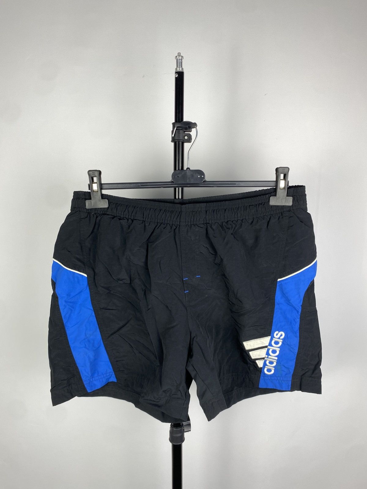 Adidas × Vintage Vintage 90s Adidas Logo Embroidered Men’s M Size Shorts Size US 33 - 2 Thumbnail