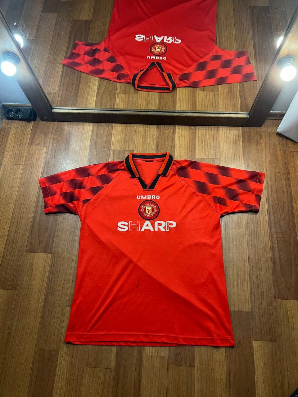 Pre-owned Soccer Jersey X Umbro Manchester United Jersey Tee In Red