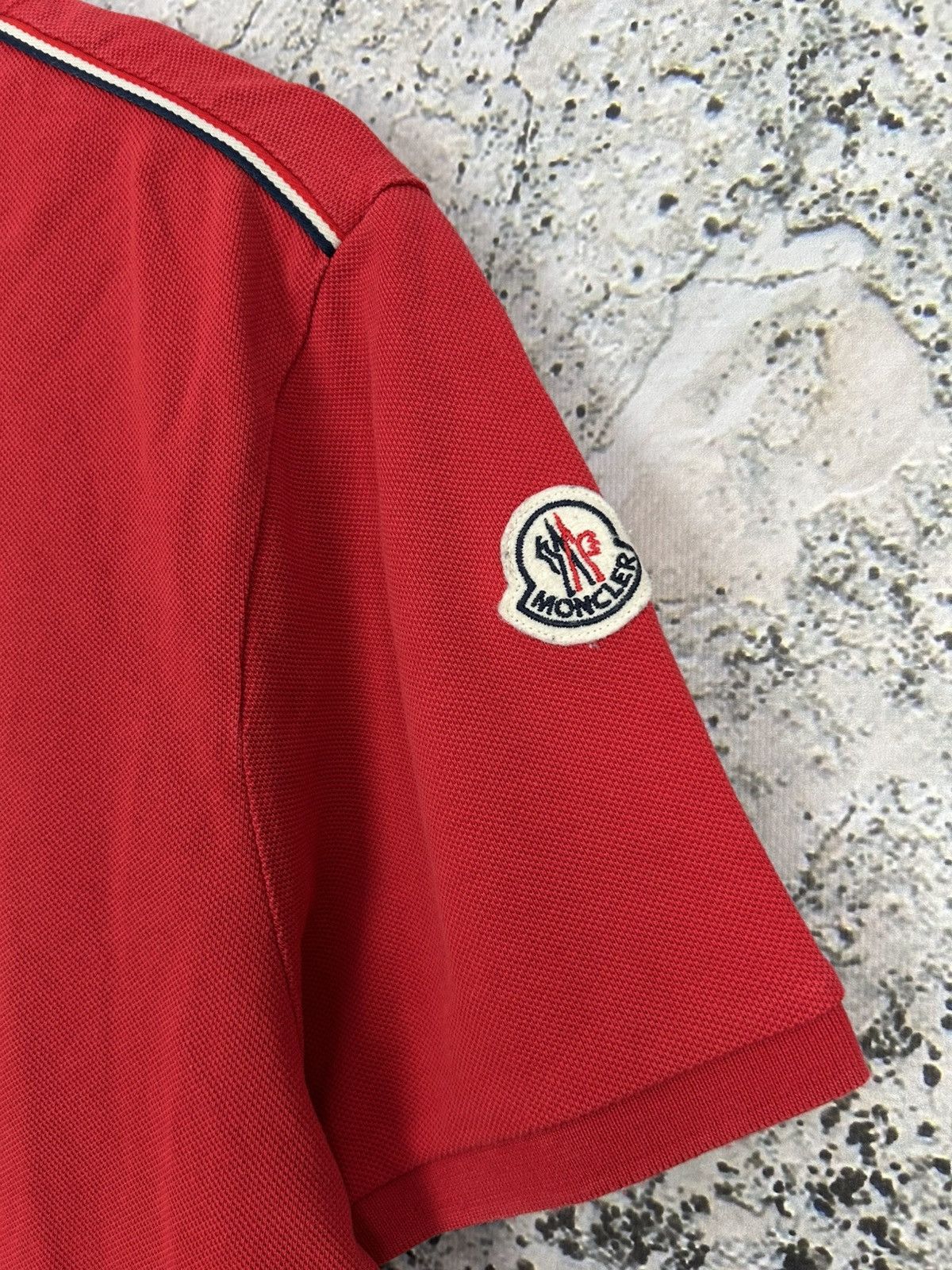 Moncler Vintage Moncler Maglia Polo Manica Corta Red Luxury Rare Size US L / EU 52-54 / 3 - 3 Thumbnail