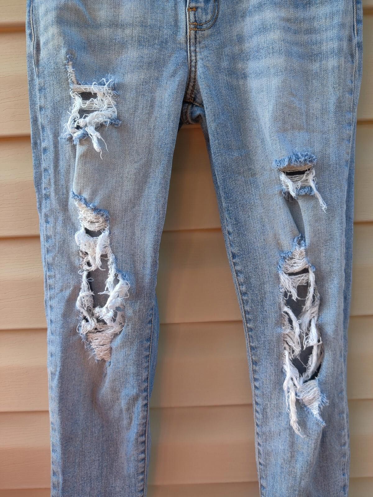 Fashion Nova Fashion Nova Size 1 Skinny Jeans Ripped Destressed Stretch L Size 26" / US 2 / IT 38 - 3 Thumbnail