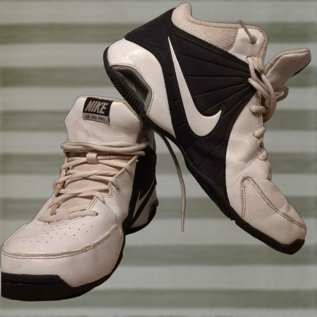 Nike VINTAGE Nike Air Visi Pro Basketball Shoes White-Black 8.5 Mens Size US 8.5 Nike Air Visi Pro Size US 6 / EU 39 - 1 Thumbnail