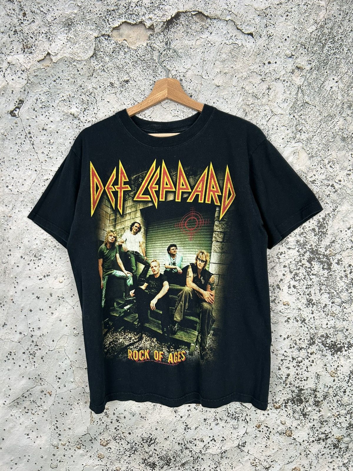 Band Tees Vintage Def Leppard Rock Of Ages 2006 Band Graphic Tee Size US M / EU 48-50 / 2 - 1 Thumbnail