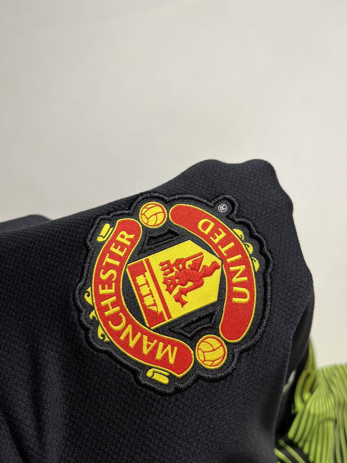 Nike Manchester United Nike 2011/12 Goalkeeper Shirt Jersey Size US L / EU 52-54 / 3 - 12 Thumbnail