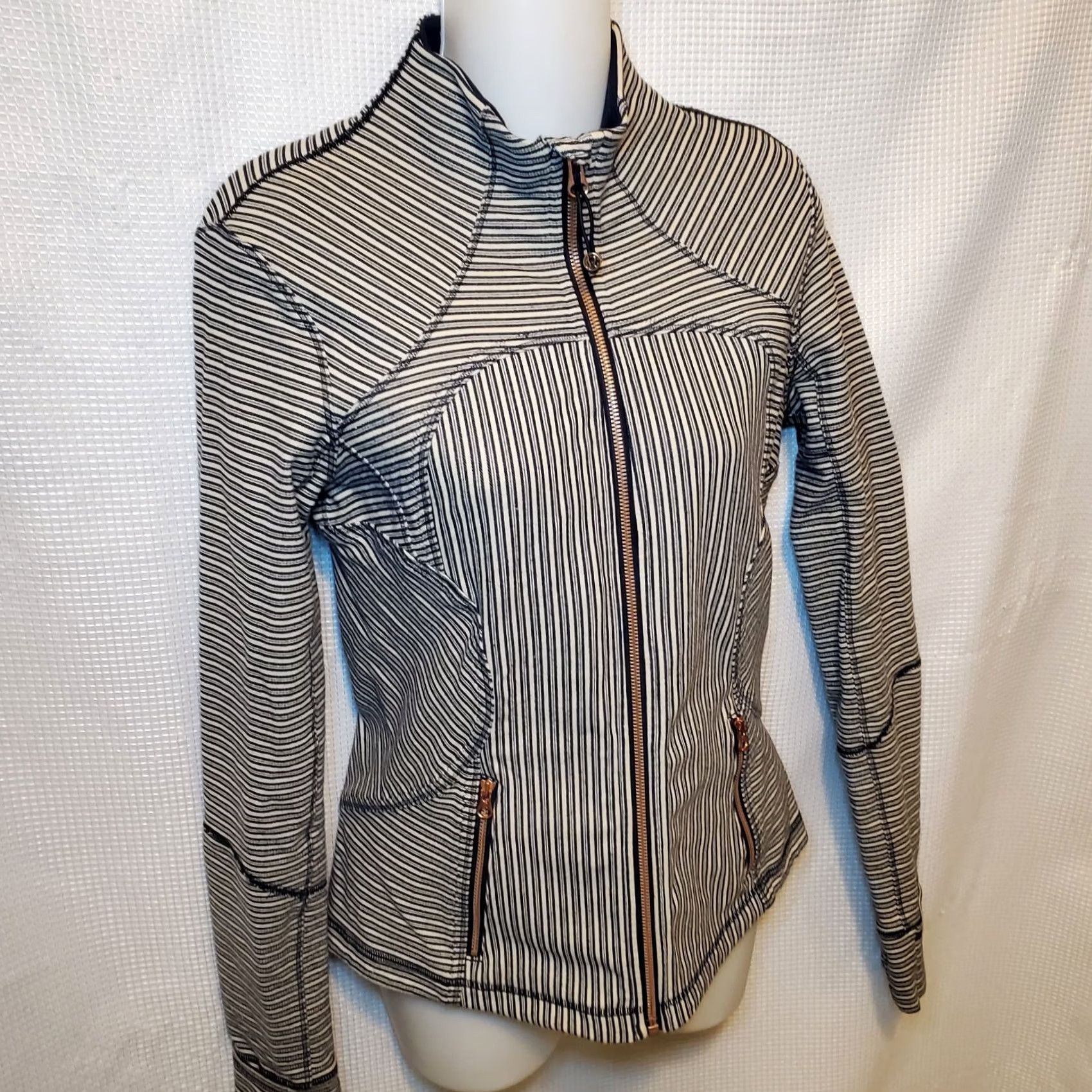 Lululemon Lululemon Womens Jacket Forme Navy Blue Stripes Rose Gold Zip Stretch Sz 6 Size M / US 6-8 / IT 42-44 - 7 Thumbnail