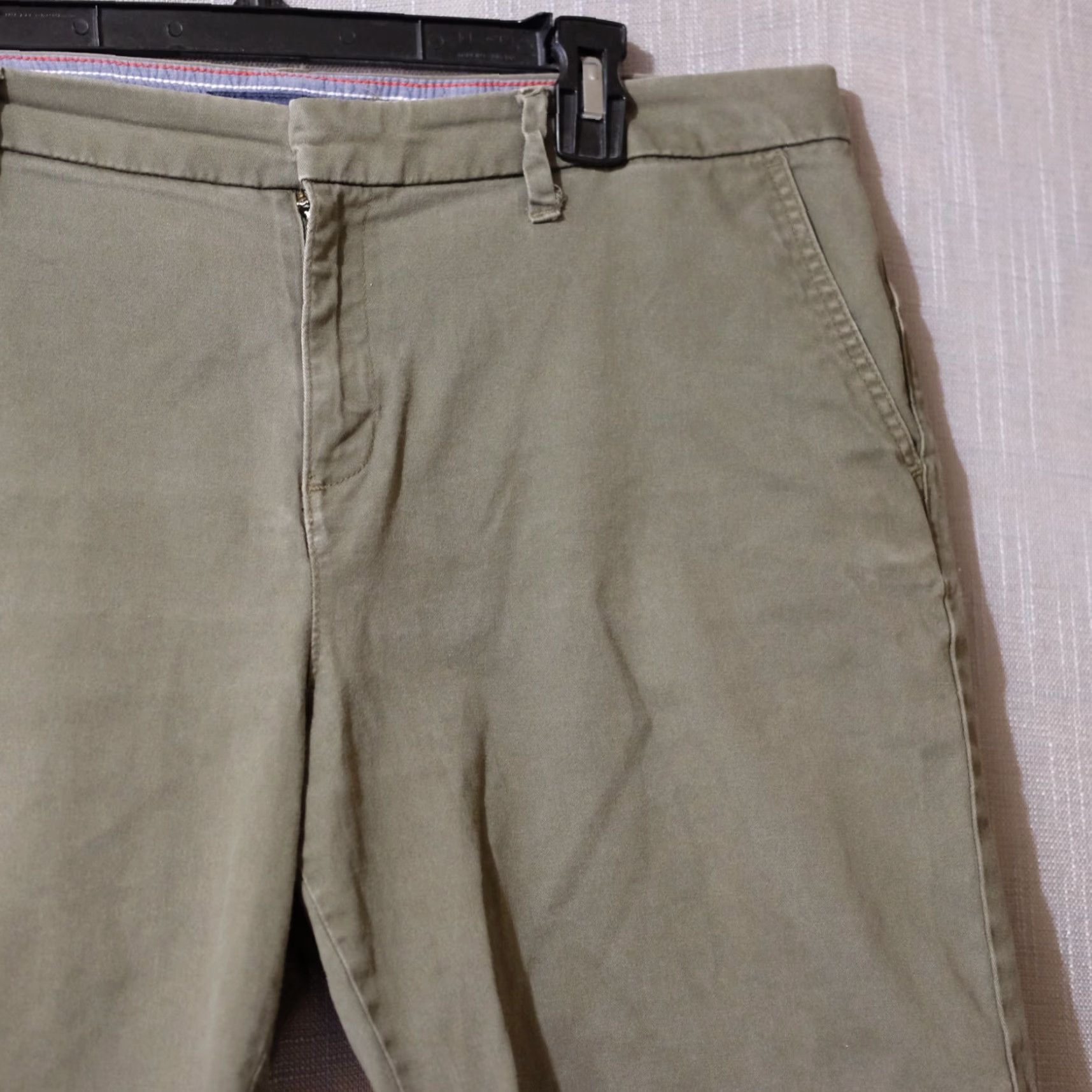 Tommy Hilfiger Tommy Hilfiger Casual Shorts Bermuda Women Size 14 Green Stretch Pockets Logo Zipper 4.75 in Inseam Casual Work Travel 90s? (no need) Size 36" / US 14 / IT 50 - 3 Thumbnail