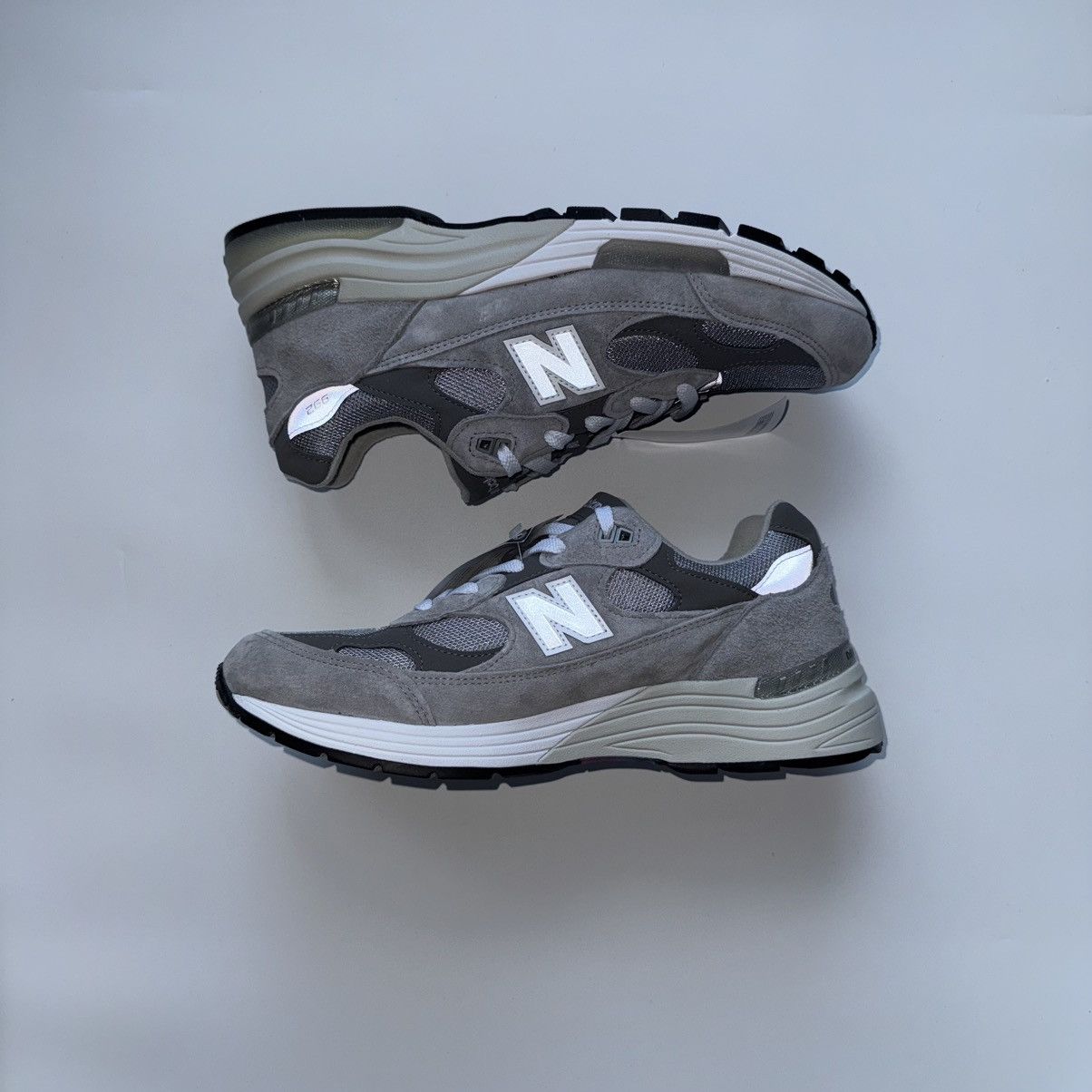 New Balance New Balance 992 MiUSA grey silver metallic sneakers NB Size US 10 / EU 43 - 5 Thumbnail