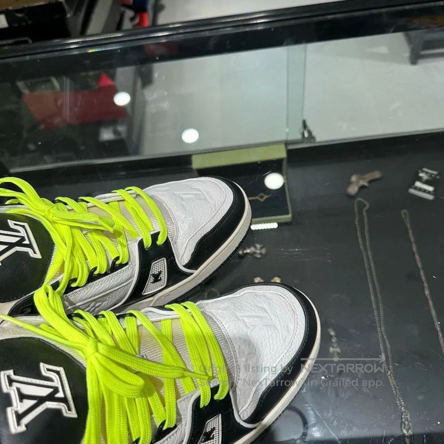 Louis Vuitton Louis Vuitton Trainer Black White Emboss. Size US 10.5 / EU 43-44 - 5 Thumbnail