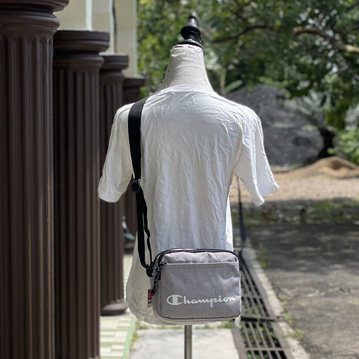 Champion 🔥 STREETWEAR CHAMPION MULTI-POCKET CROSSBODY Size ONE SIZE - 1 Thumbnail