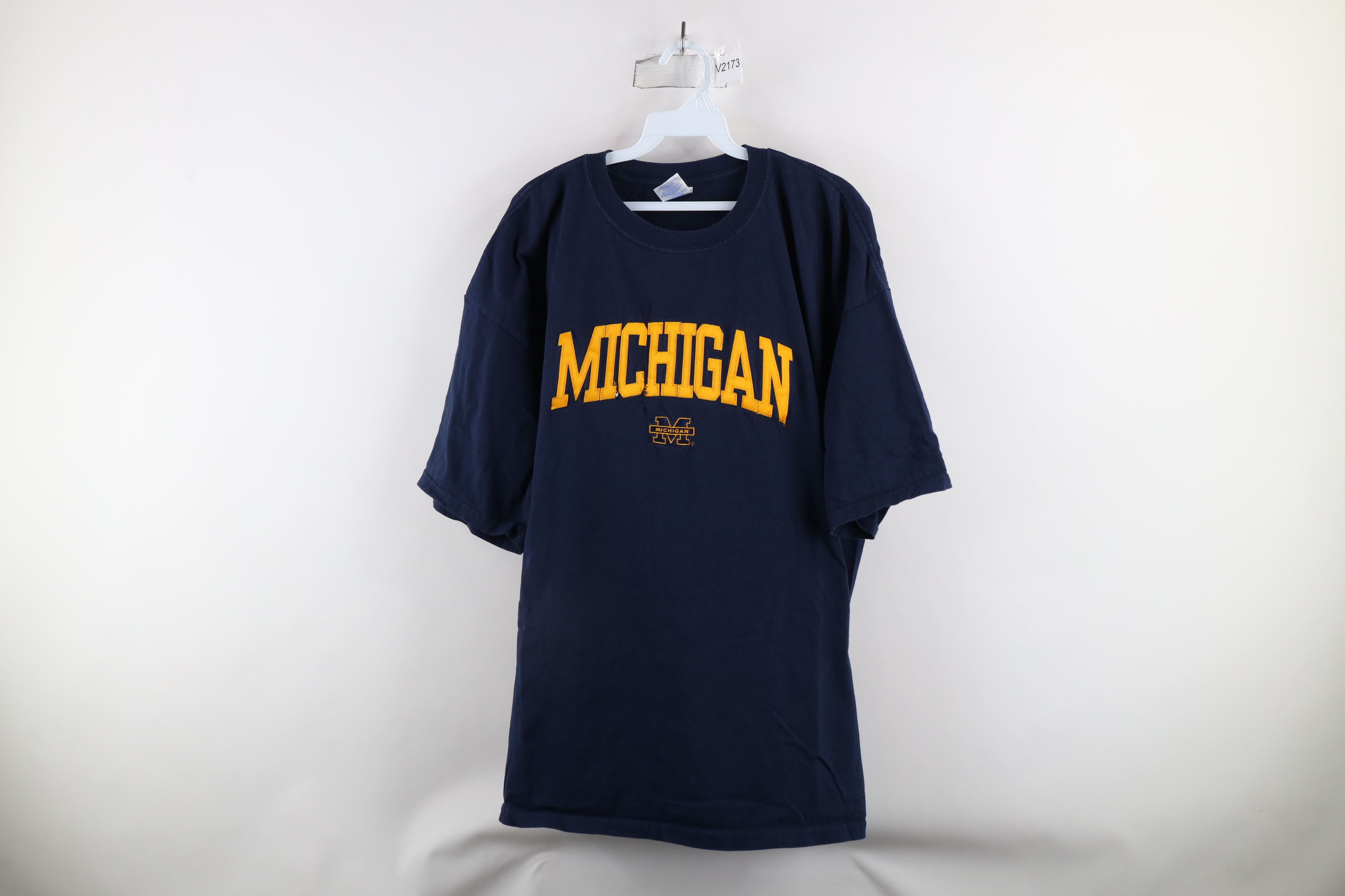 Vintage Vintage 90s Spell Out University of Michigan T-Shirt Blue Size US XXL / EU 58 / 5 - 1 Thumbnail