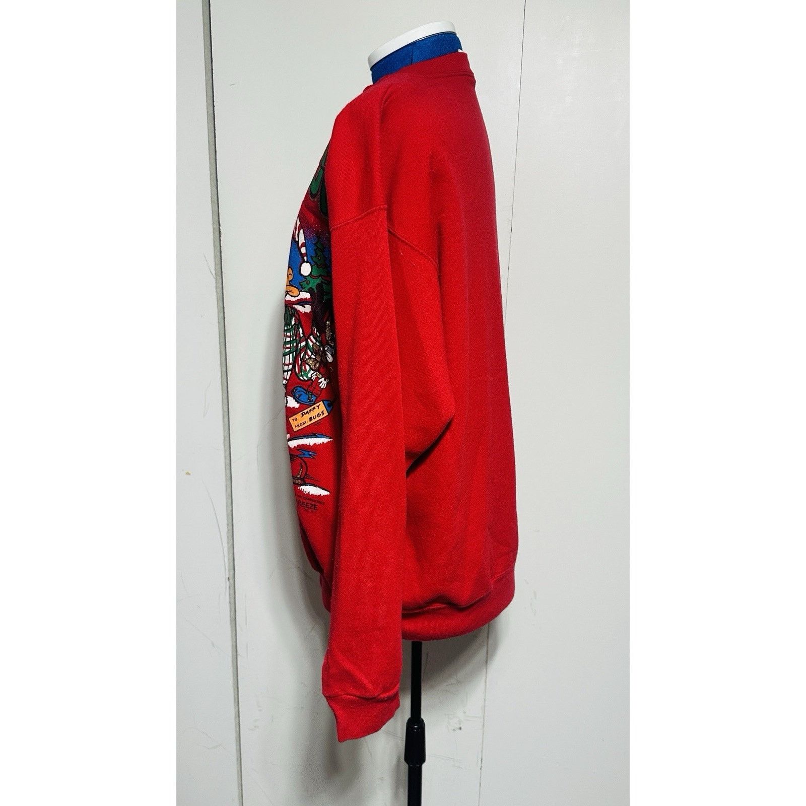 Tultex Vtg Aop Looney Tunes Bugs Bunny Daffy Red Xmas Sweatshirt L Size US L / EU 52-54 / 3 - 4 Thumbnail