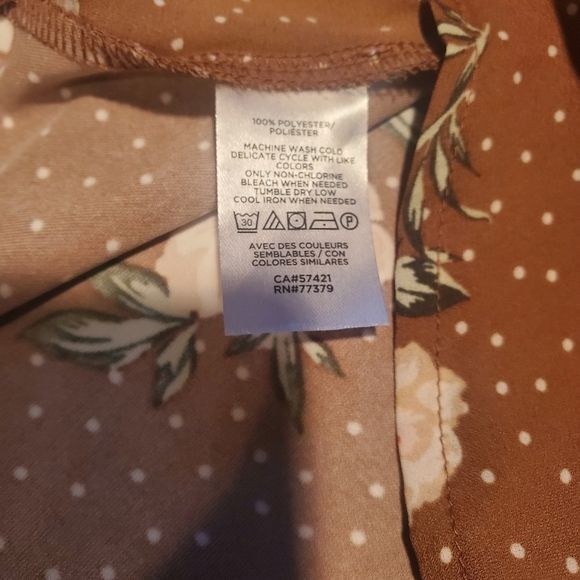 Ann Taylor Ann Taylor Vneck Covered Buttons Floral Soft Long Slv Sz M B Size M / US 6-8 / IT 42-44 - 8 Thumbnail