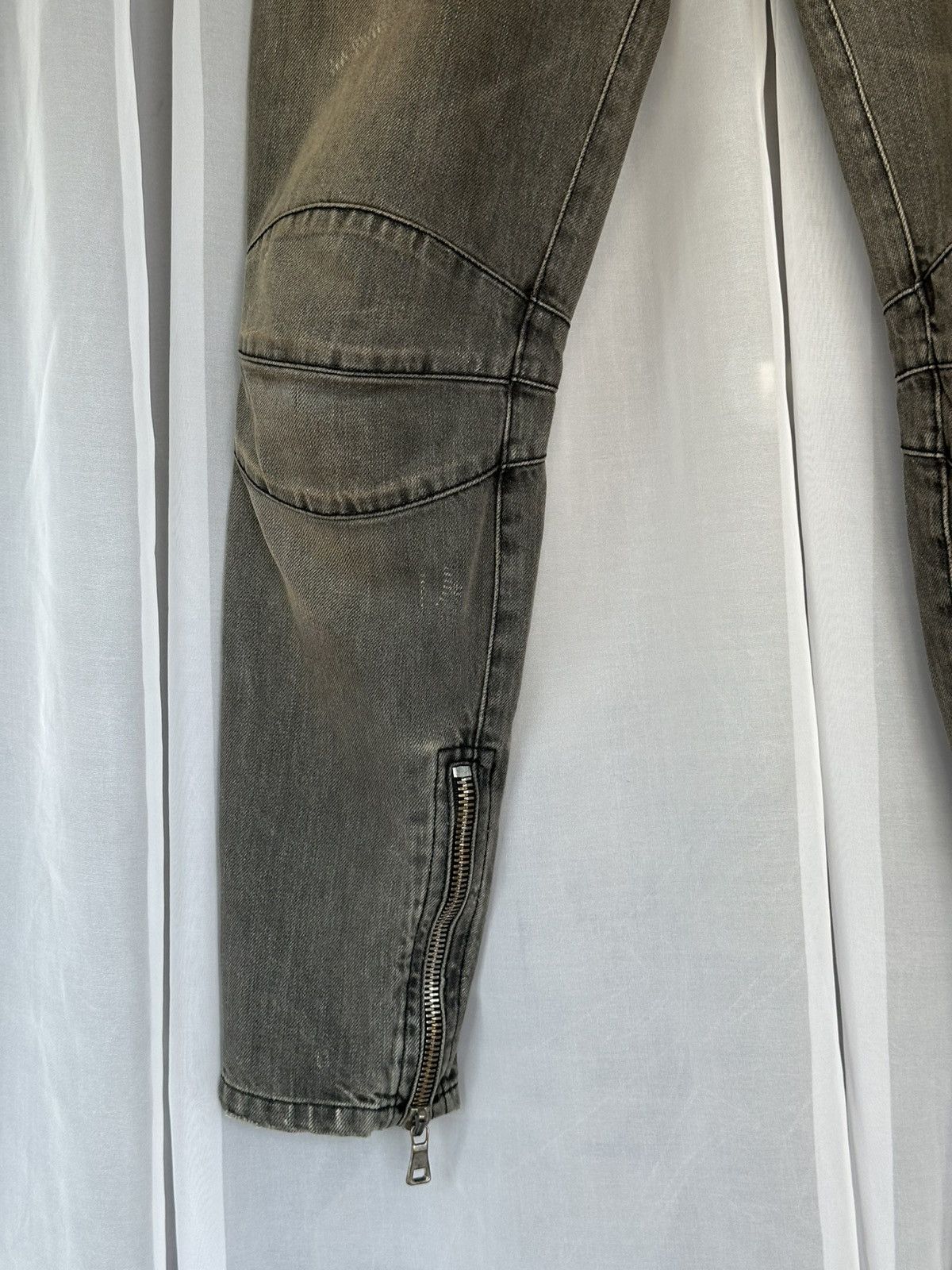 Balmain BALMAIN Decarnin SS 2010 Oil Stained Biker Denim Jeans zip Size 28" / US 6 / IT 42 - 9 Thumbnail