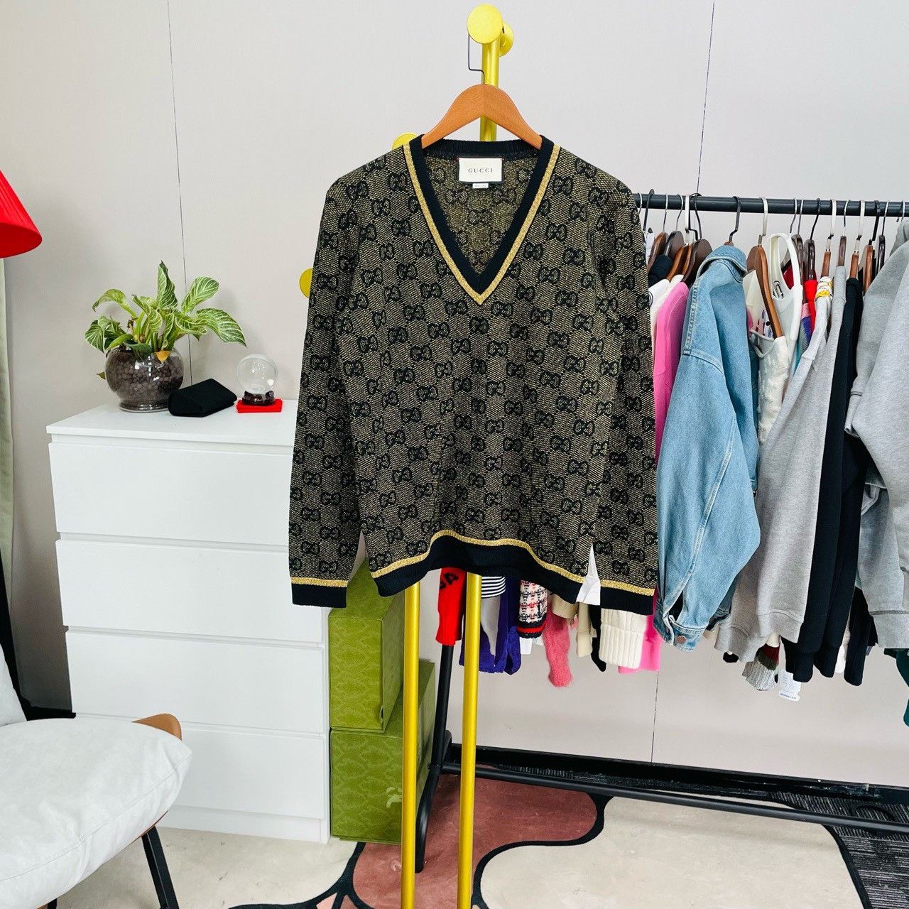 Gucci Gucci Black and gold full-print sweater 2501-Nextarrow Size US XS / EU 42 / 0 - 1 Thumbnail