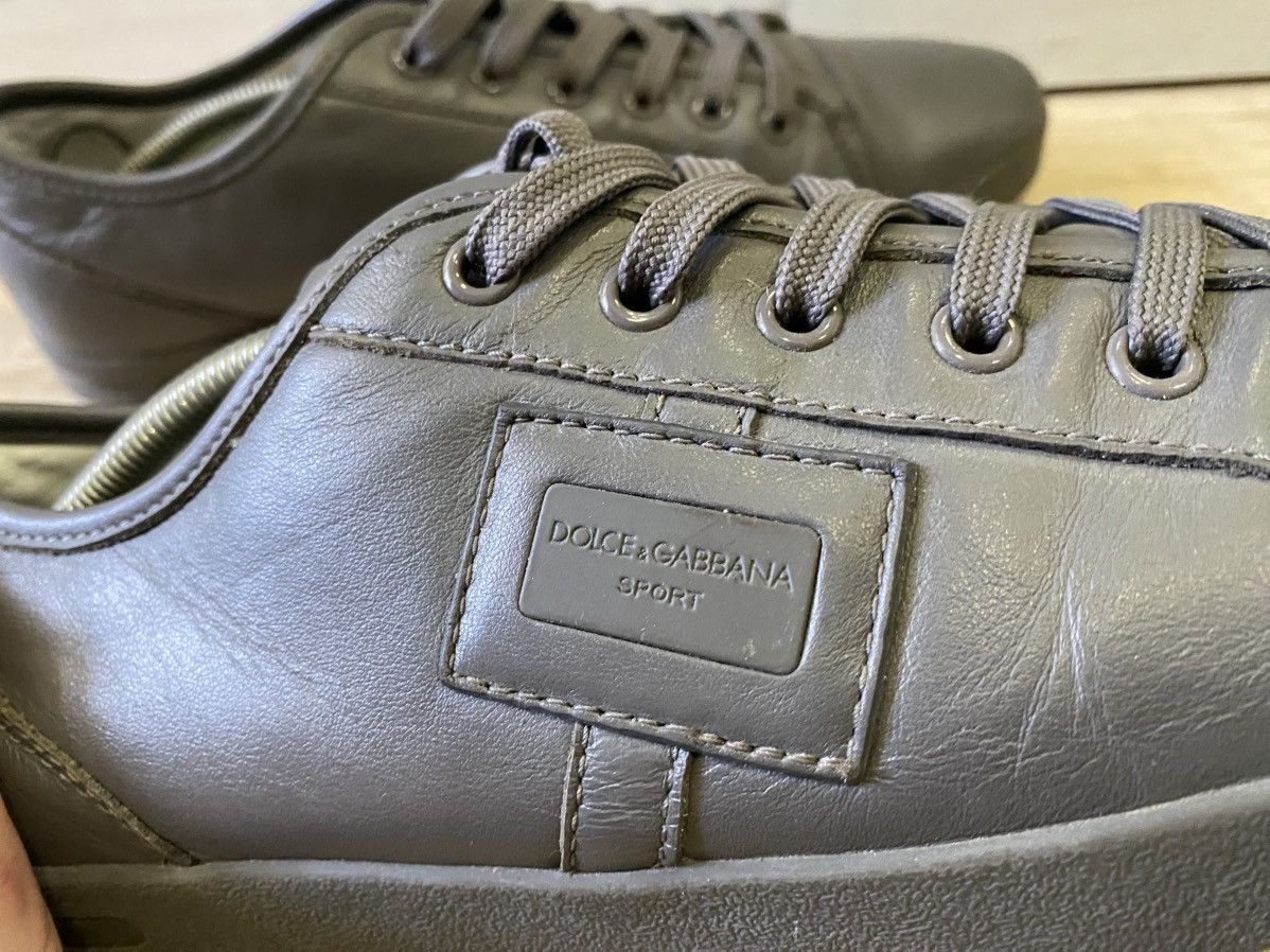 DOLCE & GABBANA CS0900 LOGO PLATE LOW CUT LEATHER SNEAKERS