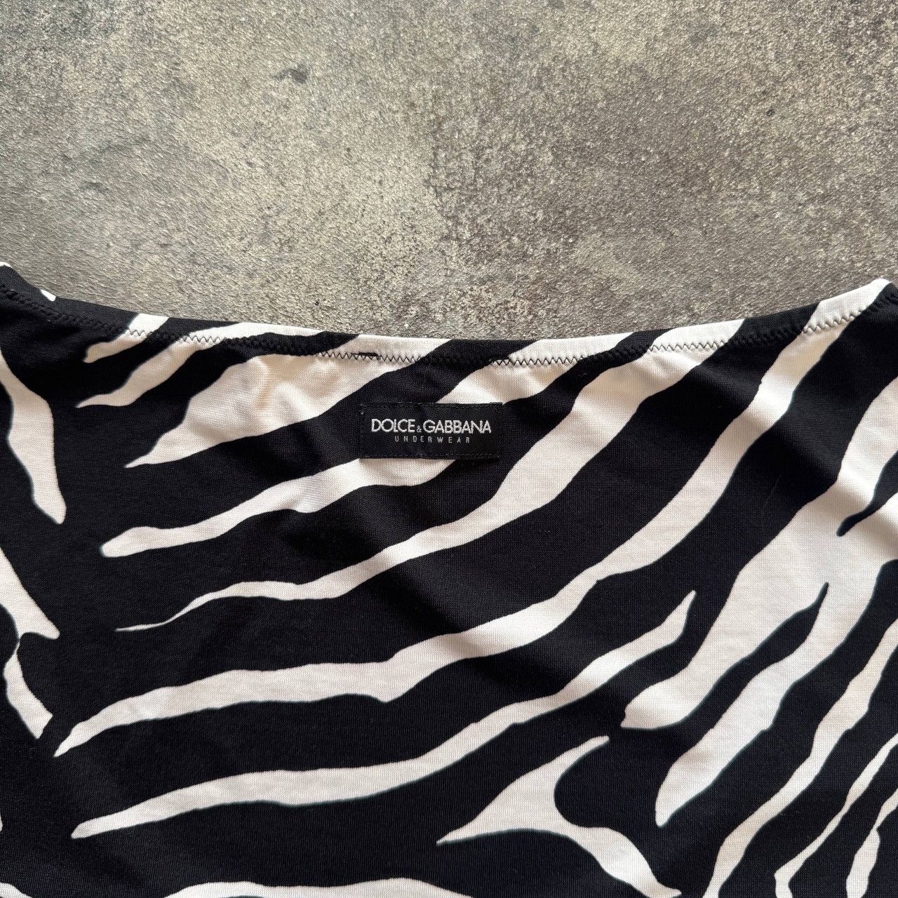 Dolce & Gabbana Dolce & Gabbana Vintage Zebra Print T-Shirt Size L / US 10 / IT 46 - 9 Thumbnail