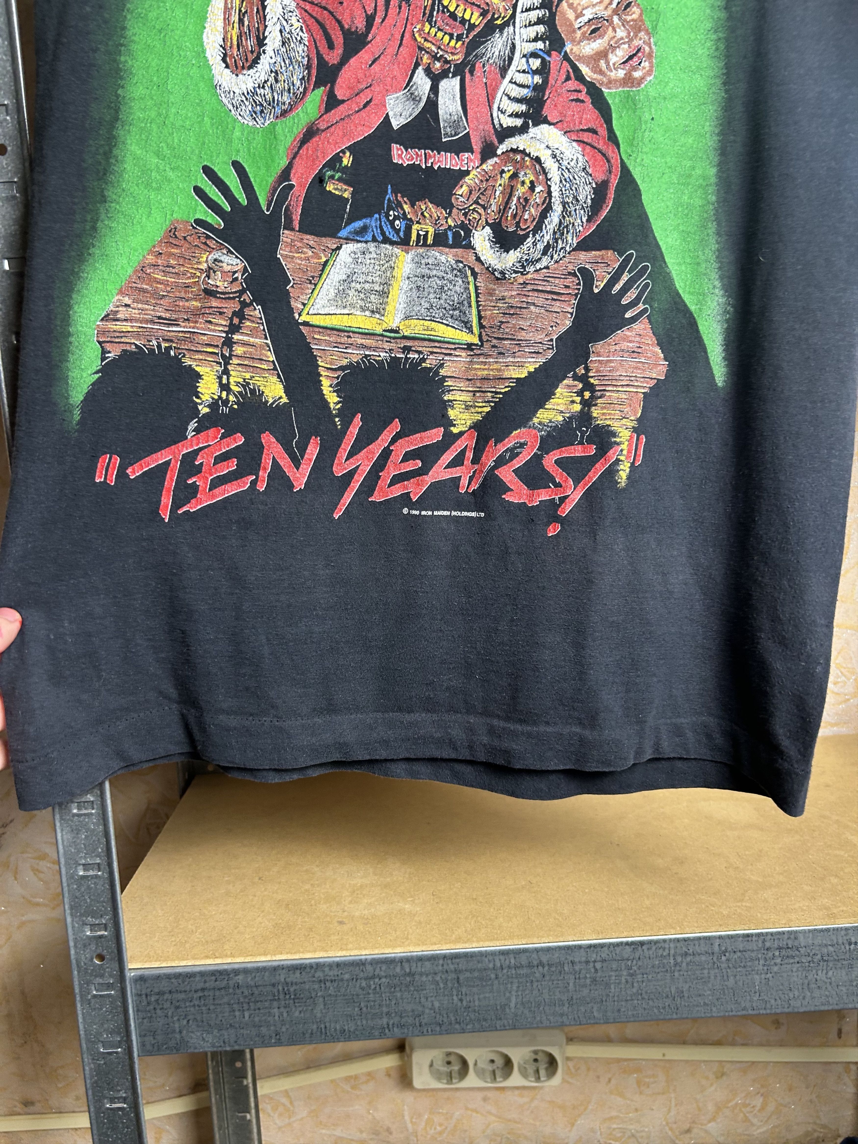 Band Tees Vintage 1990 Iron Maiden Ten Years Santa Rock Band T-shirt Size US L / EU 52-54 / 3 - 8 Thumbnail