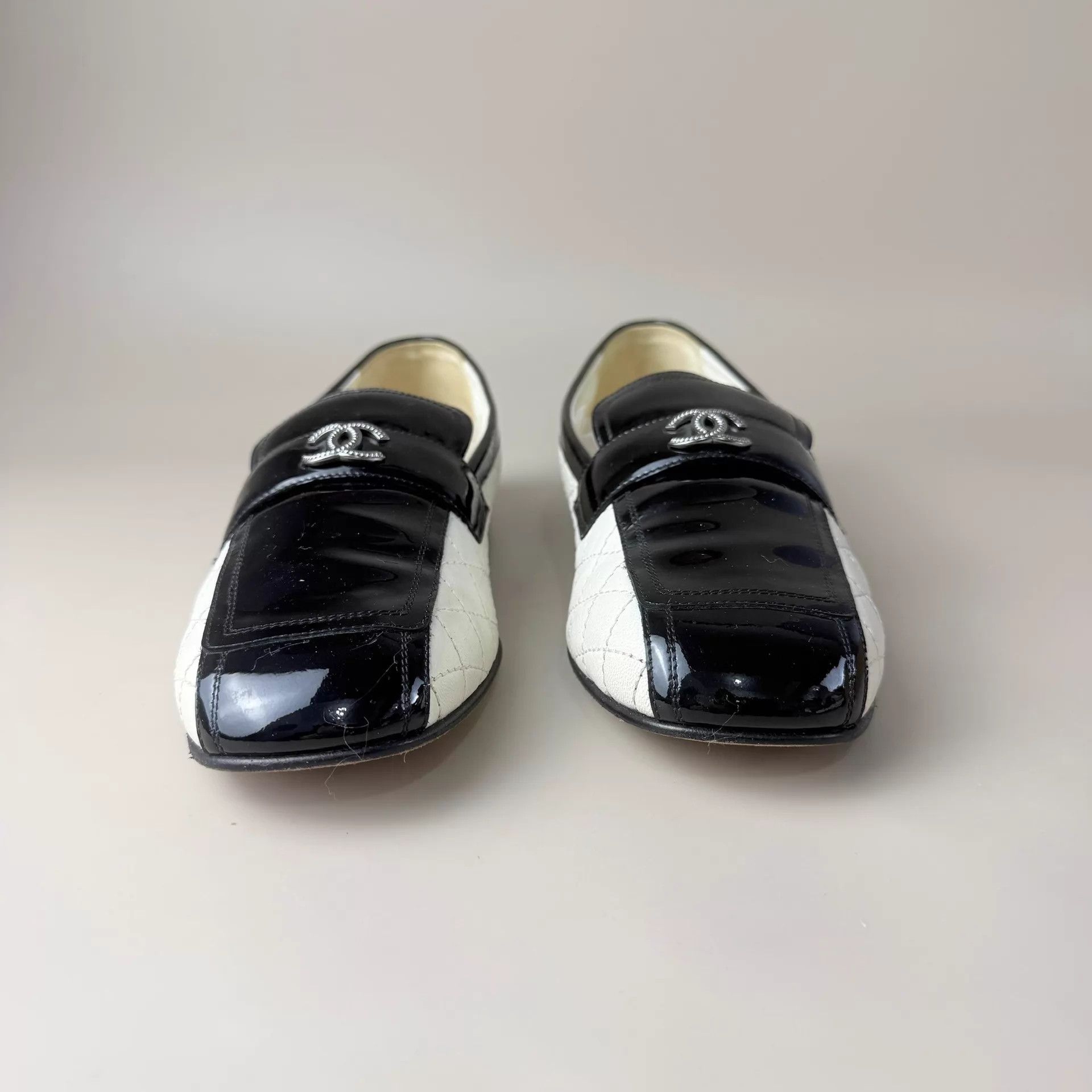 Chanel CHANEL Black & Gold CC Quilted Pumps 36.5 99New Size US 6 / IT 36 - 2 Thumbnail