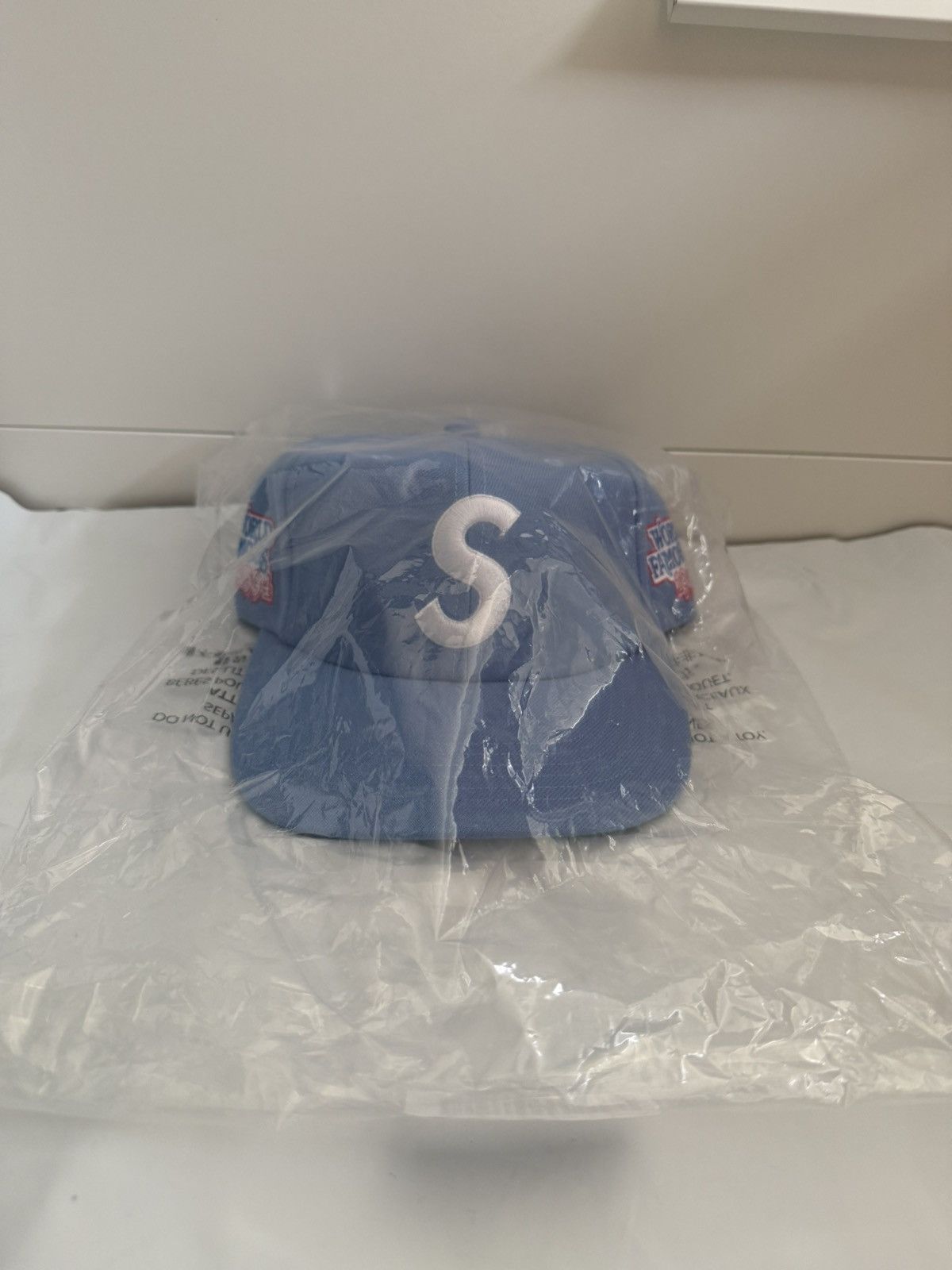 Supreme Supreme World Famous S Logo 6 Panel Size ONE SIZE - 1 Thumbnail
