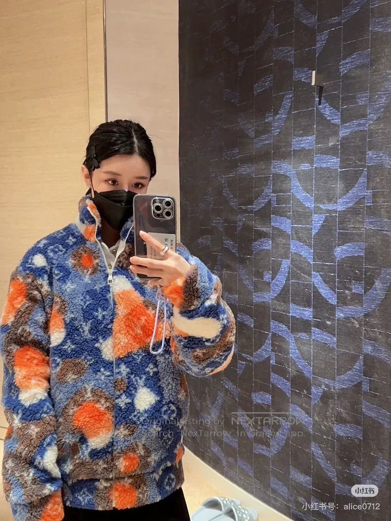 Louis Vuitton Louis Vuitton New blue and orange camouflage smudged logo Size US XS / EU 42 / 0 - 9 Thumbnail