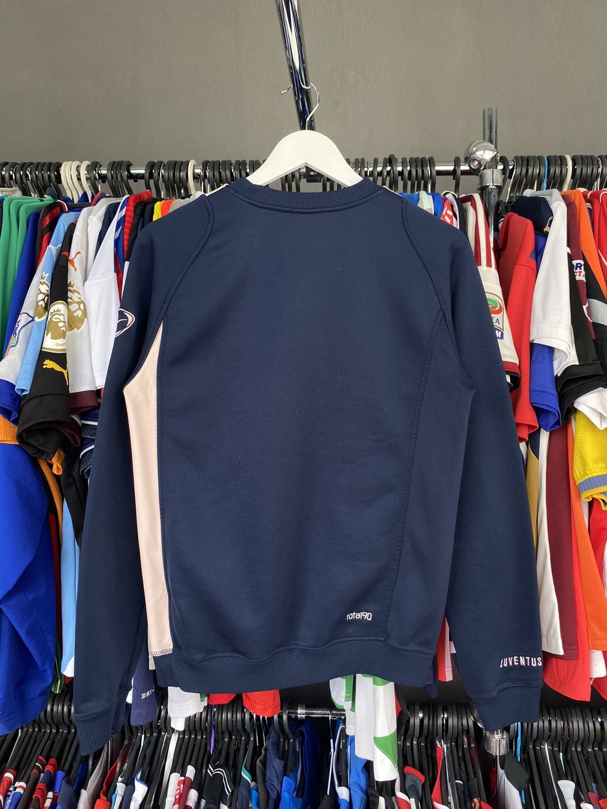 Nike 2004/05 VINTAGE NIKE JUVENTUS FOOTBALL CLUB SWEATSHIRT Size US S / EU 44-46 / 1 - 6 Thumbnail