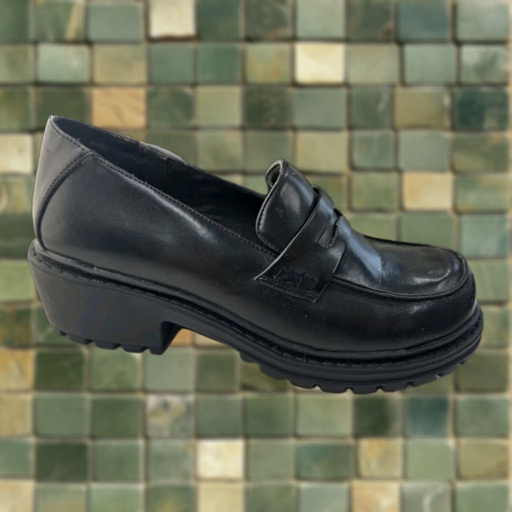 Vintage VINTAGE Unionbay Women Platform Heel Lug Oxford Penny Loafers Black 7M Y2K Chunky Block Heel 90s Punk Gothic Grunge Clubwear Festival Rock Shoes Size US 7 / IT 37 - 1 Thumbnail