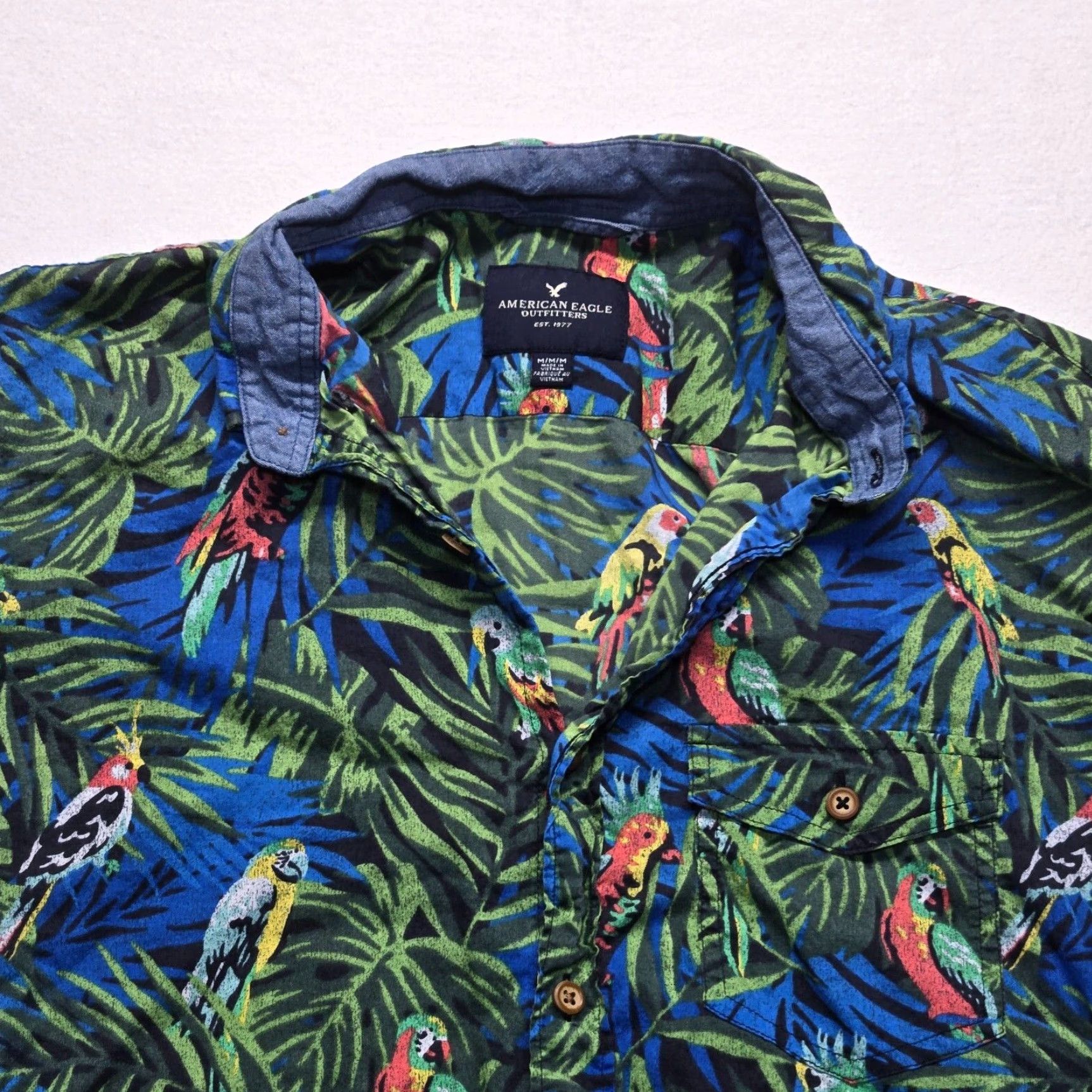 American Eagle Outfitters American Eagle Button-Up Shirt Hawaiian Animal Print Parrots Medium Multicolor Mens Size US M / EU 48-50 / 2 - 2 Thumbnail
