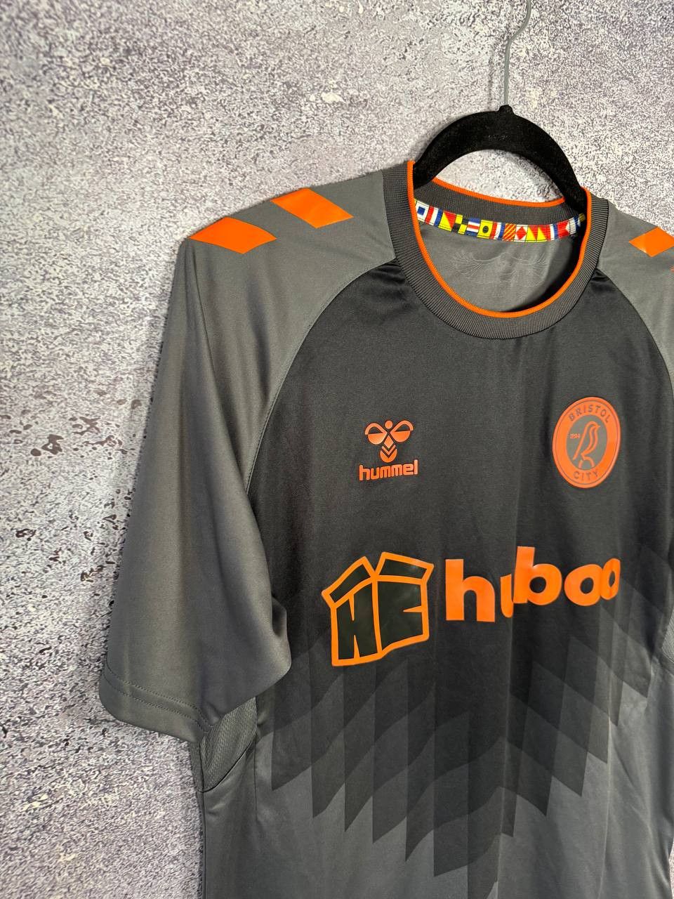 Hummel × Vintage Vintage Bristol City 2022/23 Hummel Soccer Jersey Size US S / EU 44-46 / 1 - 6 Thumbnail