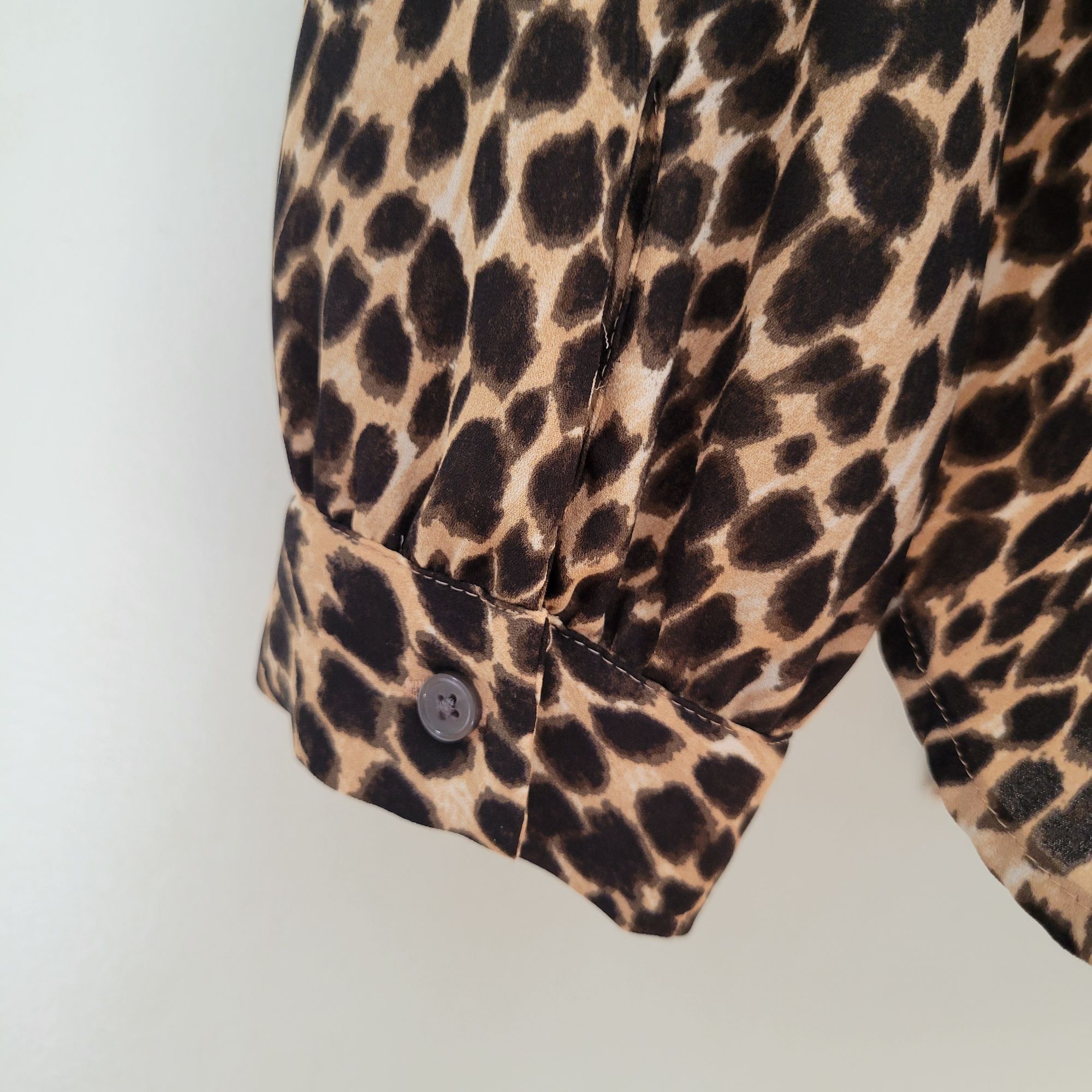 J.Crew J Crew Leopard Print Bow Blouse S Button Front Drapey Cheeta Size S / US 4 / IT 40 - 9 Thumbnail