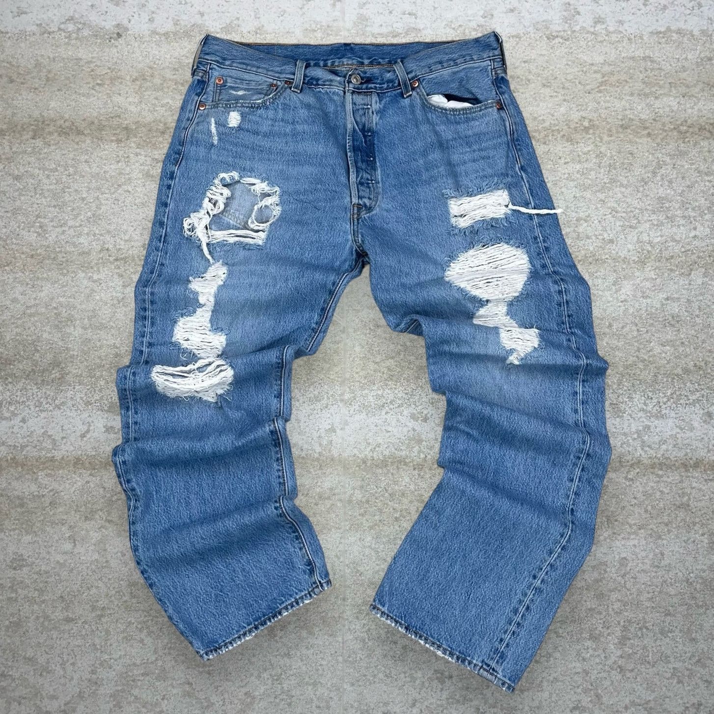 Levi's Vintage Y2K Levis Jeans 501 36x32 Straight Fit Medium Wash Size US 36 / EU 52 - 2 Thumbnail