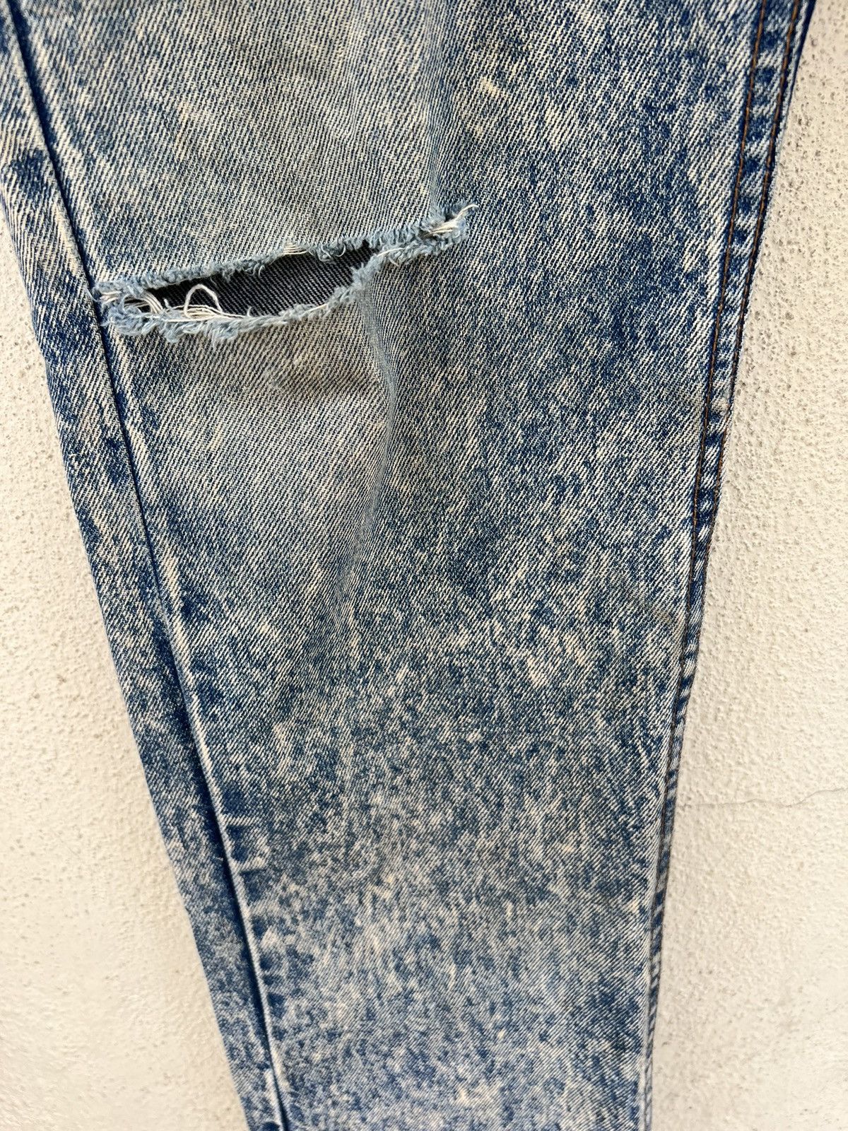 Levi's Vintage 80s Levi’s 505 Mud Acid Wash Denim Rips Knee Jeans Size US 34 / EU 50 - 9 Thumbnail