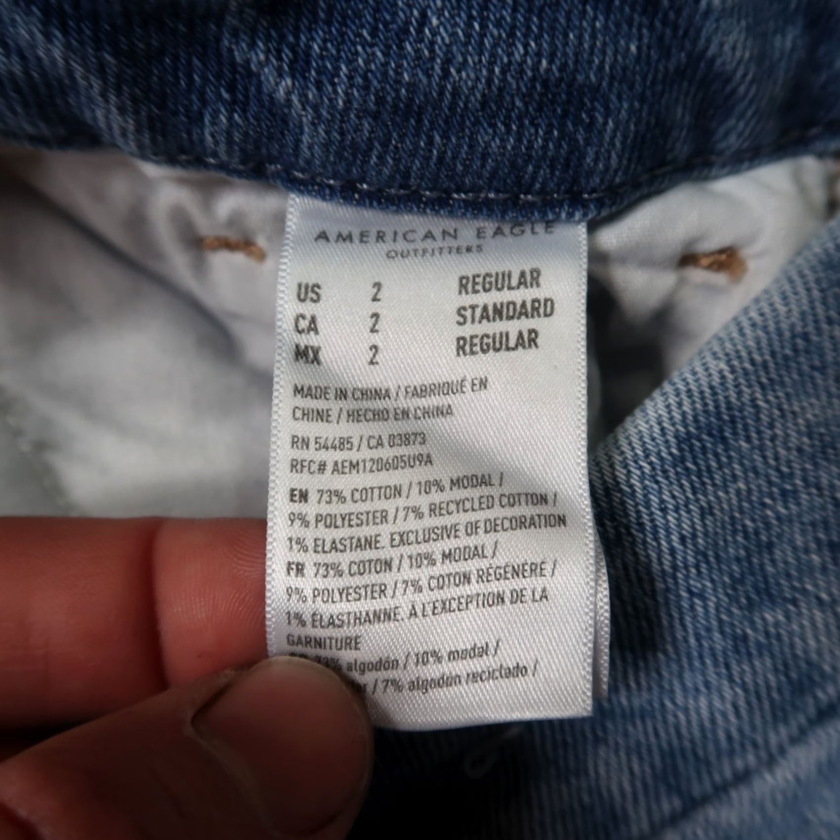 American Eagle Outfitters American Eagle Outfitters Mom Jeans Shirt? Size 26" / US 2 / IT 38 - 6 Thumbnail