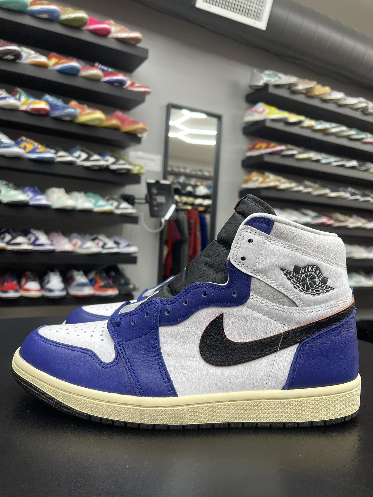 Jordan Brand Size 9.5 - Jordan 1 Retro High Rare Air Size US 9.5 / EU 42-43 - 1 Thumbnail