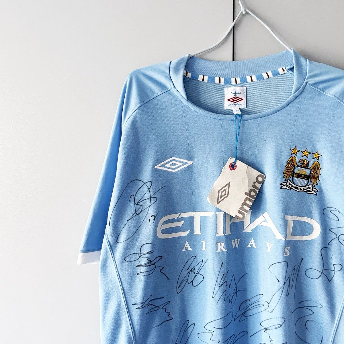 Umbro Manchester city jersey umbro 2010 2012 with signature Size US L / EU 52-54 / 3 - 2 Thumbnail
