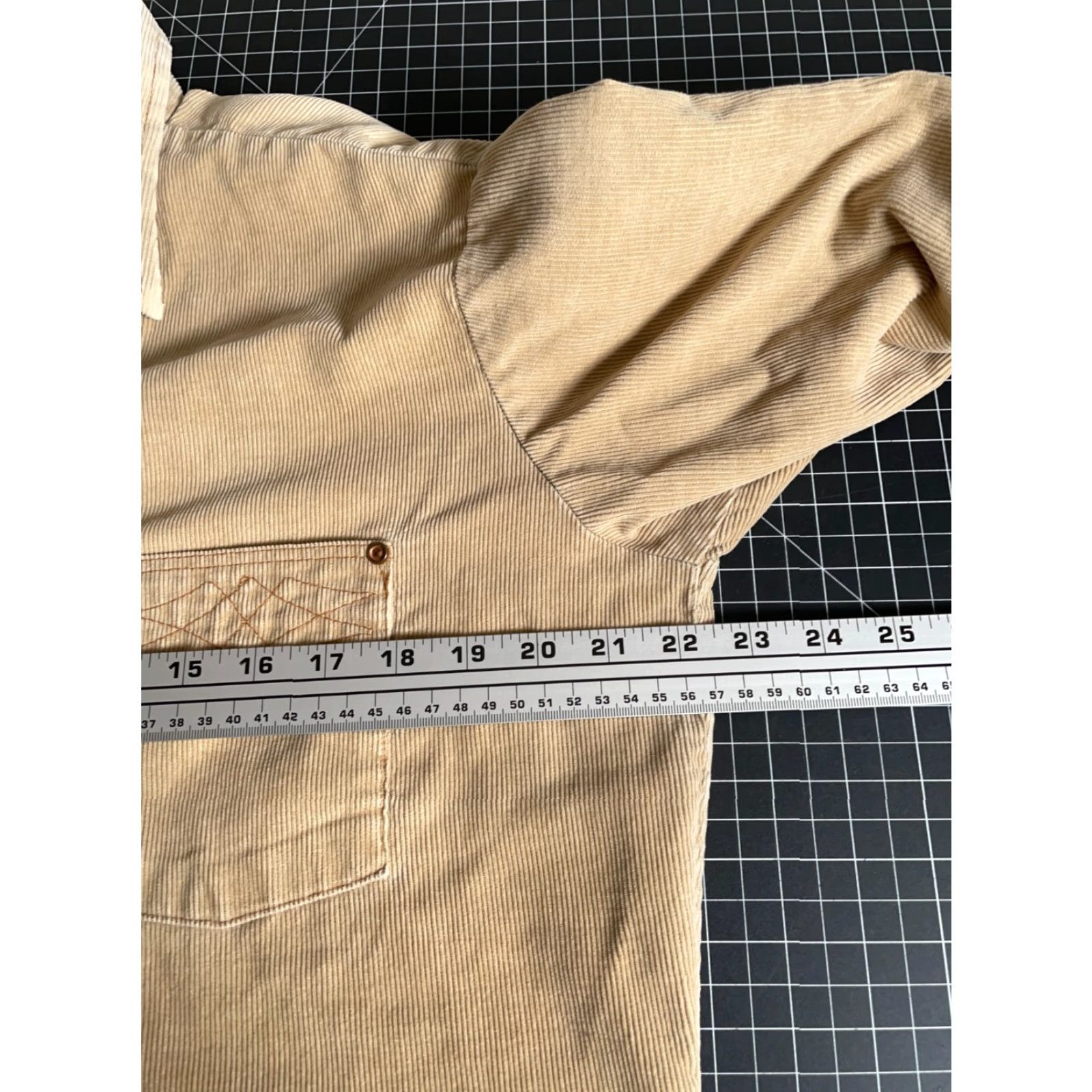 Wrangler VINTAGE Wrangler Corduroy Shirt Men Large Beige Snap Button Western 70s 80s Rockabilly Size US L / EU 52-54 / 3 - 4 Thumbnail