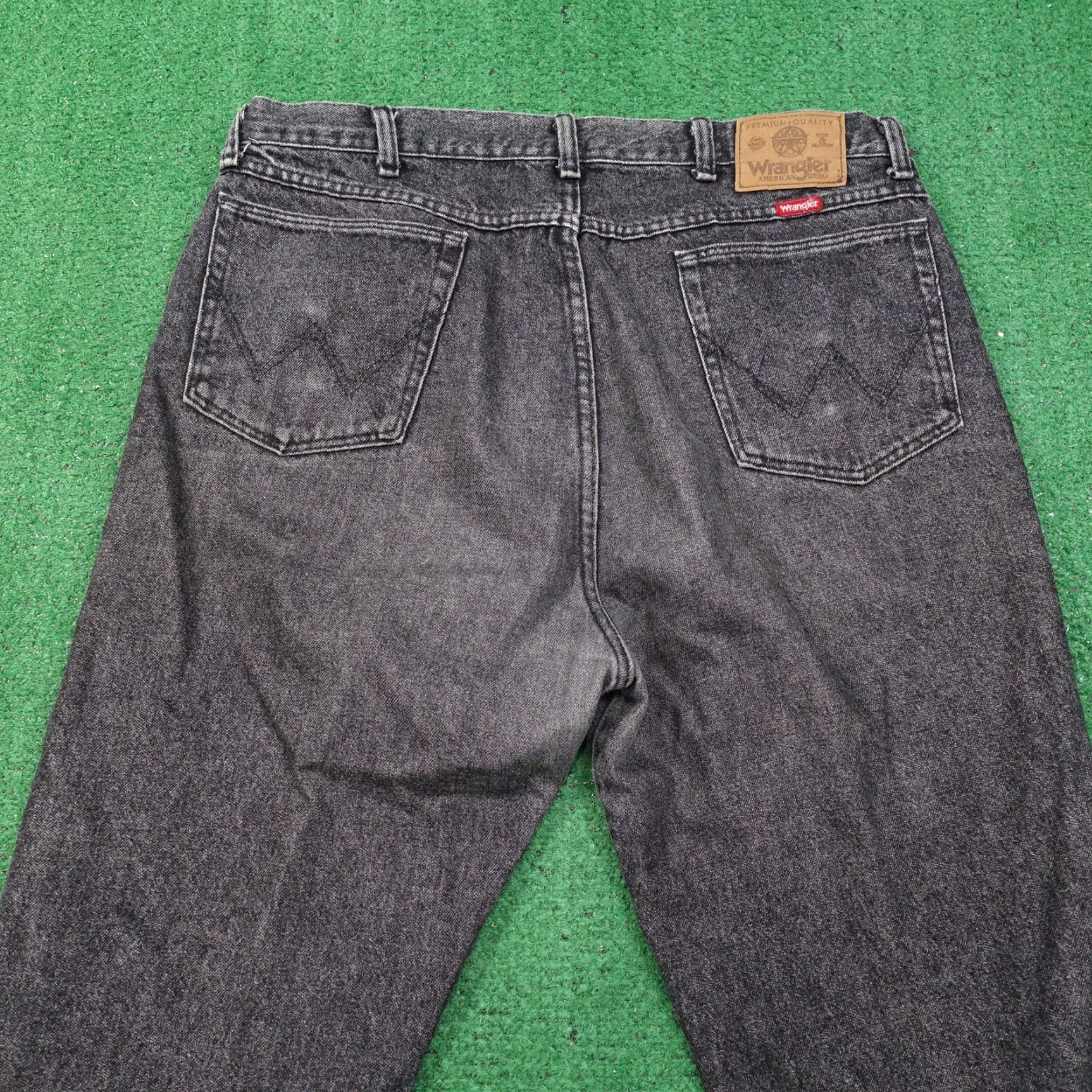 Wrangler VINTAGE WRANGLER CHARCOAL WASH DENIM JEANS MENS 38X34 USA MADE Size US 38 / EU 54 - 5 Thumbnail
